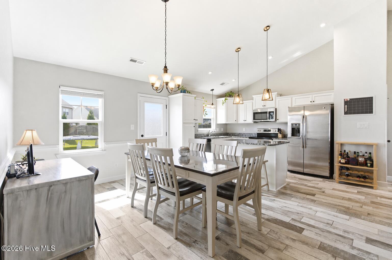 100568951 | Photo 16