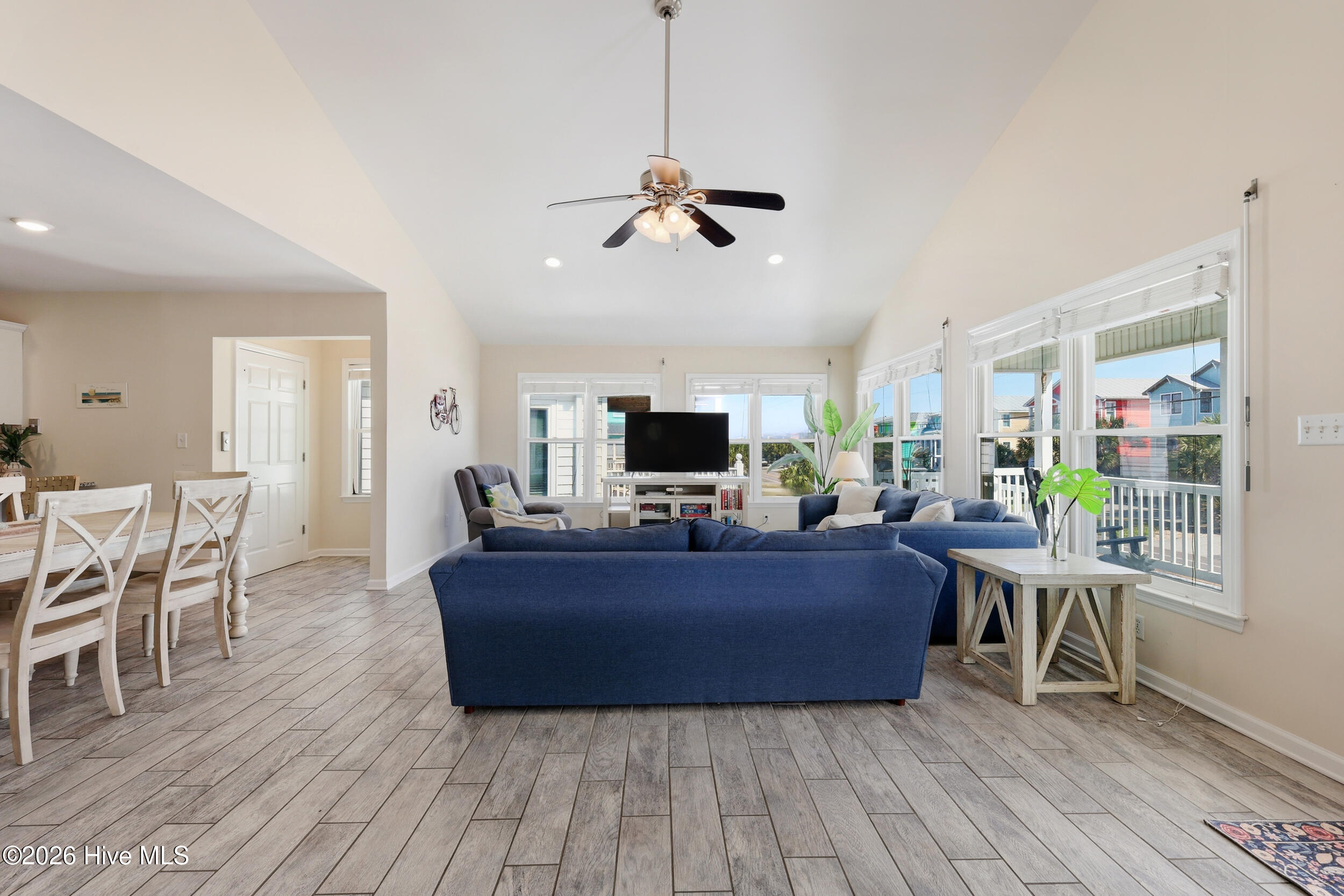 100561472 | Photo 14