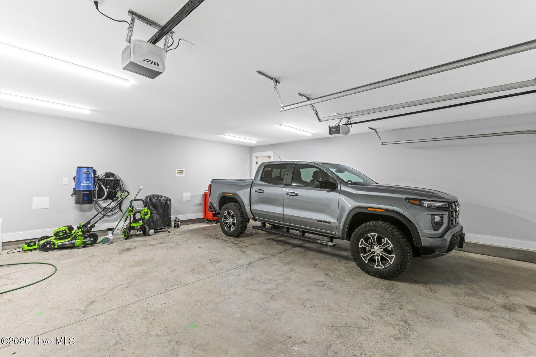 100558879 | Photo 40