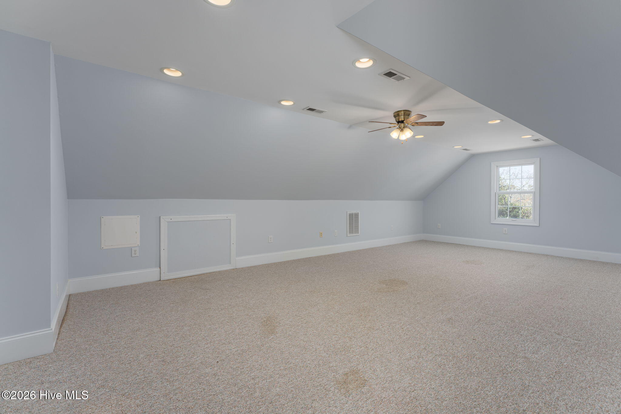 100552056 | Photo 47