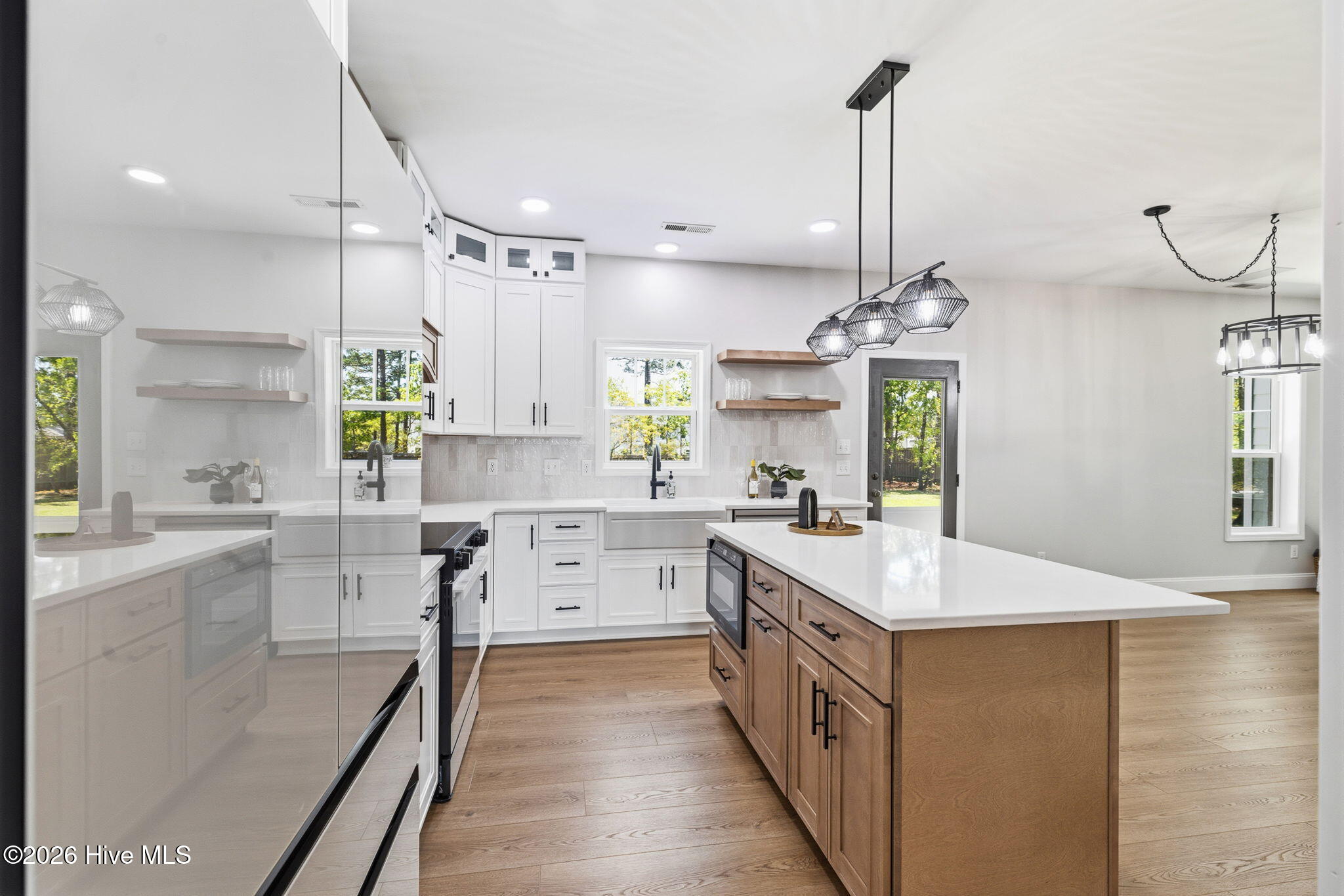 100566874 | Photo 19