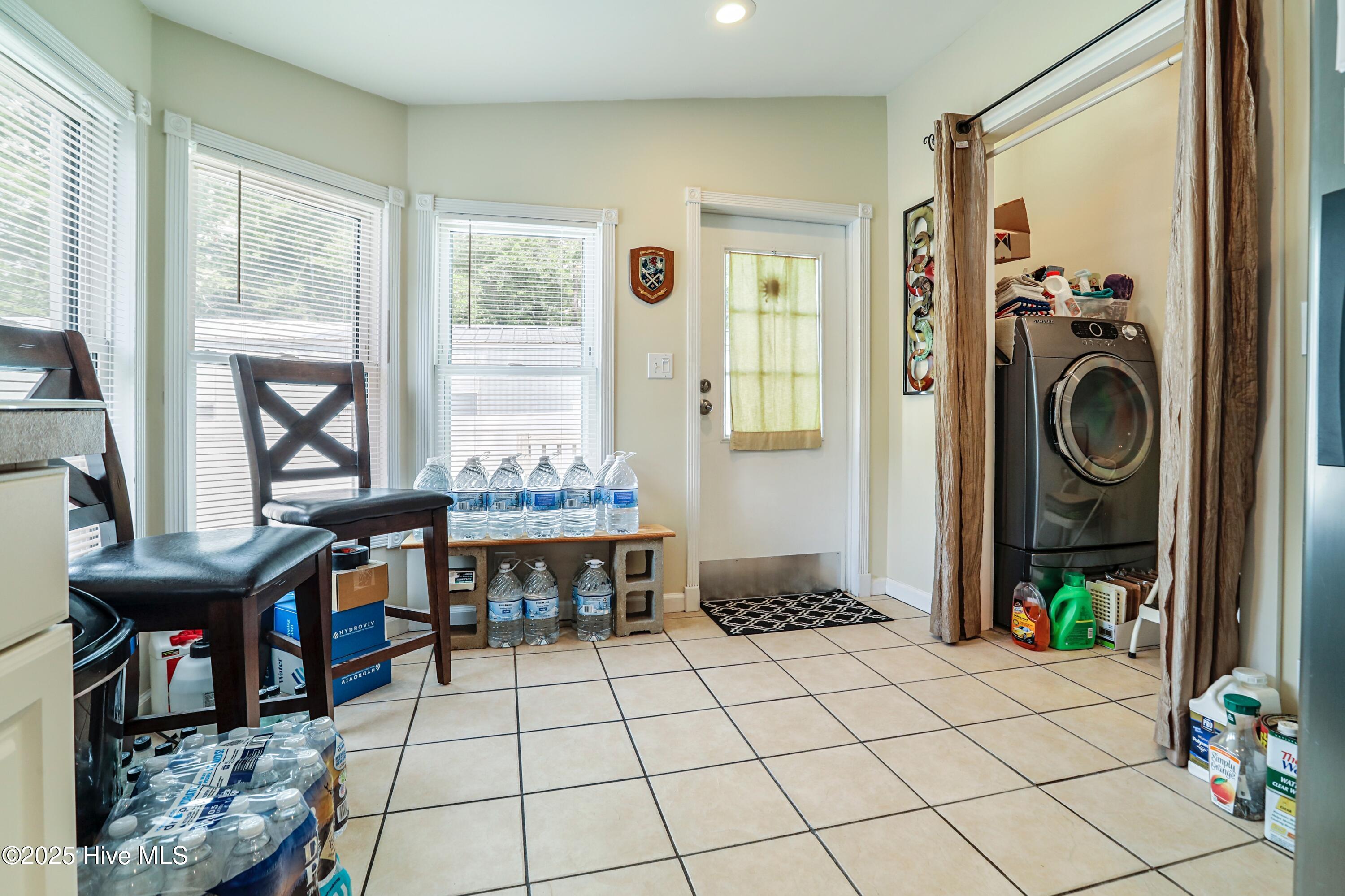 100517684 | Photo 10