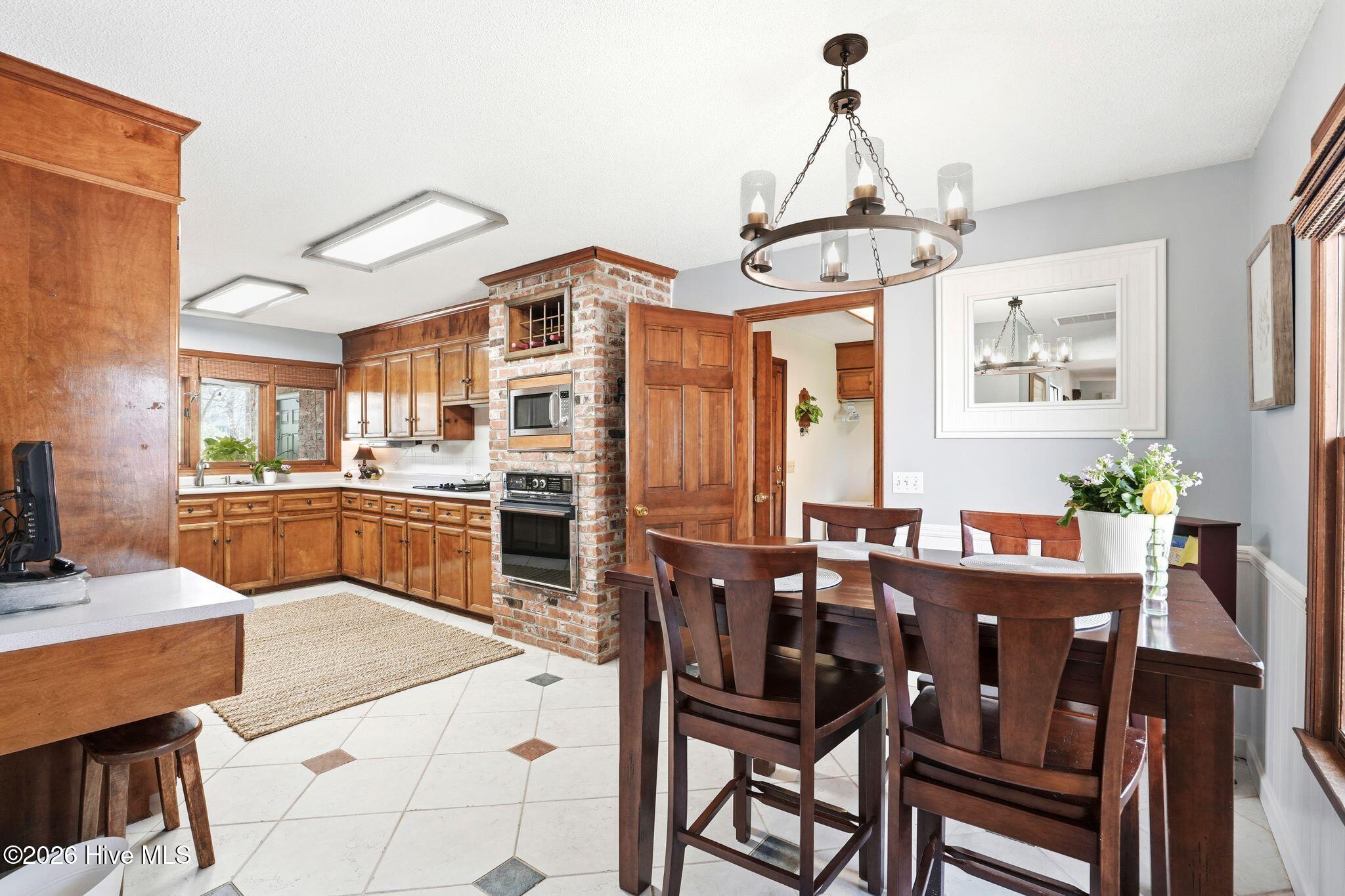 100563763 | Photo 39