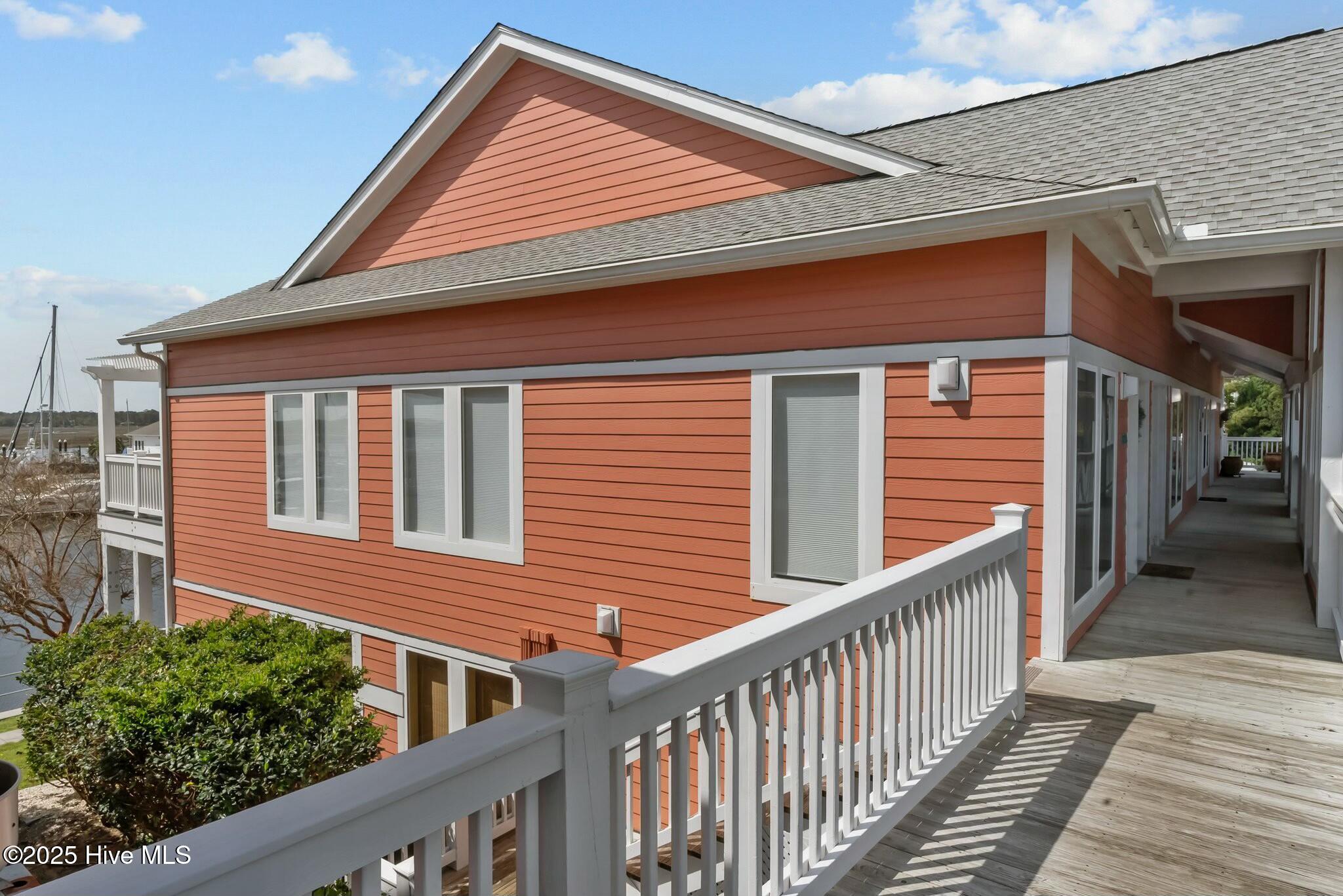 100552345 | Photo 16