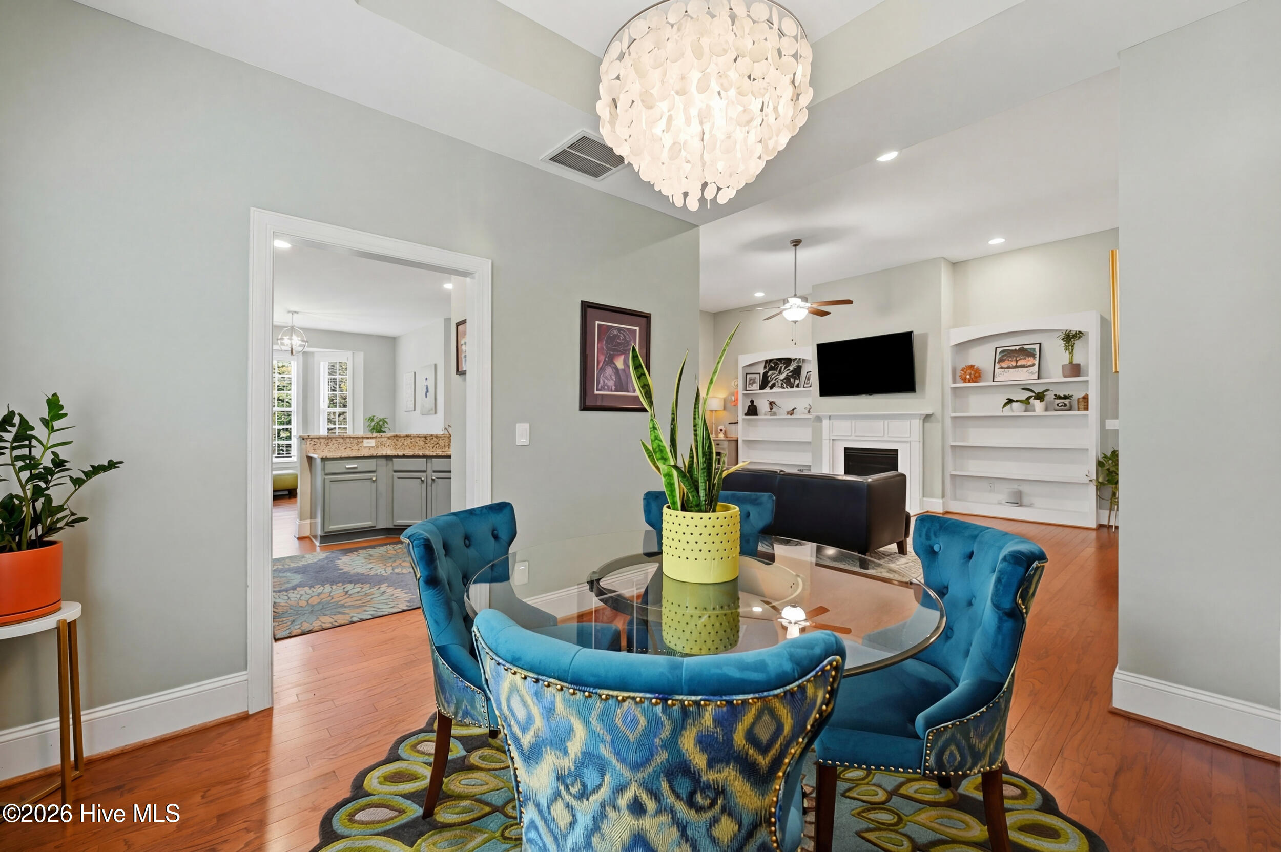 100563166 | Photo 19