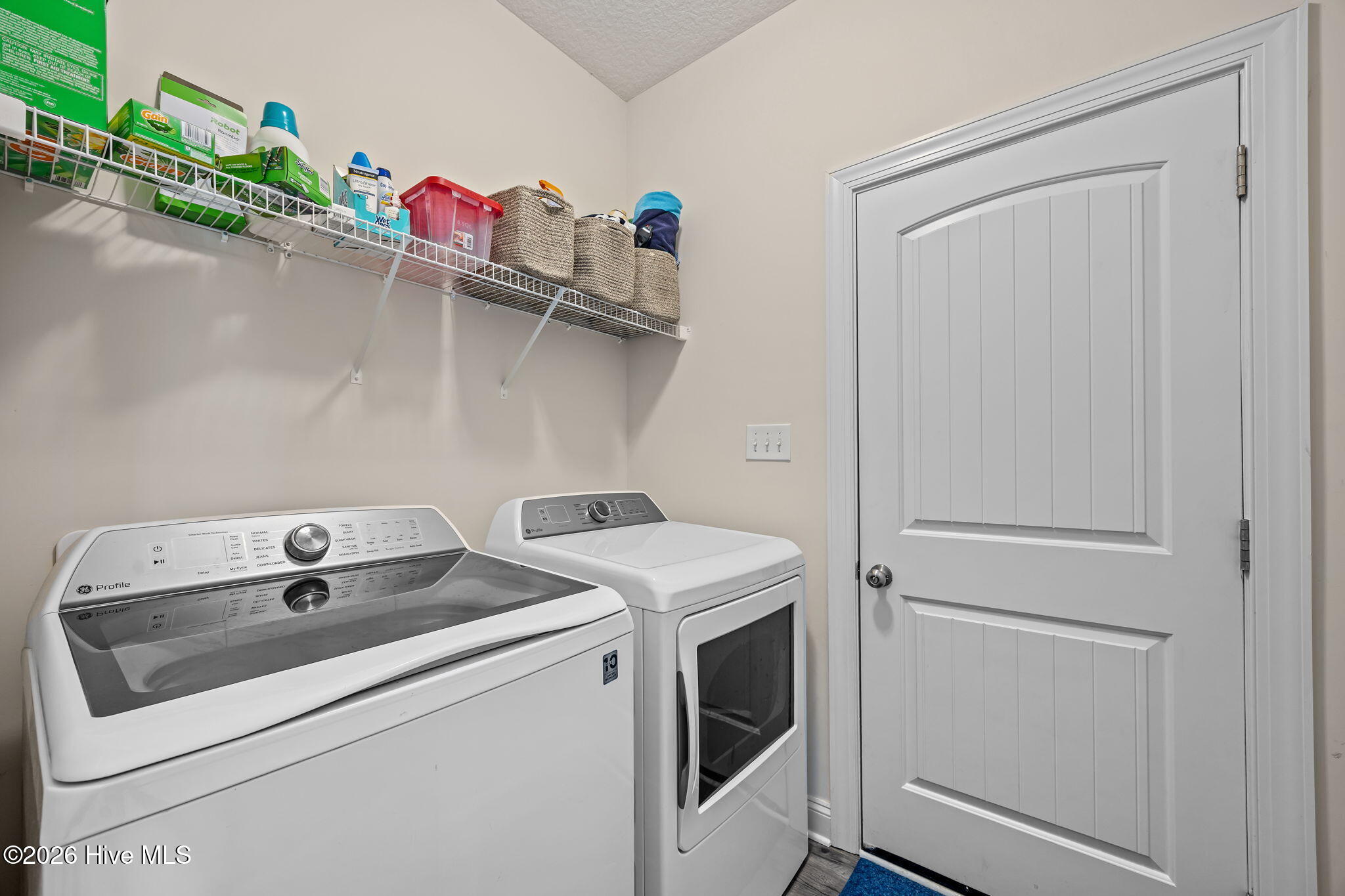 100566991 | Photo 24