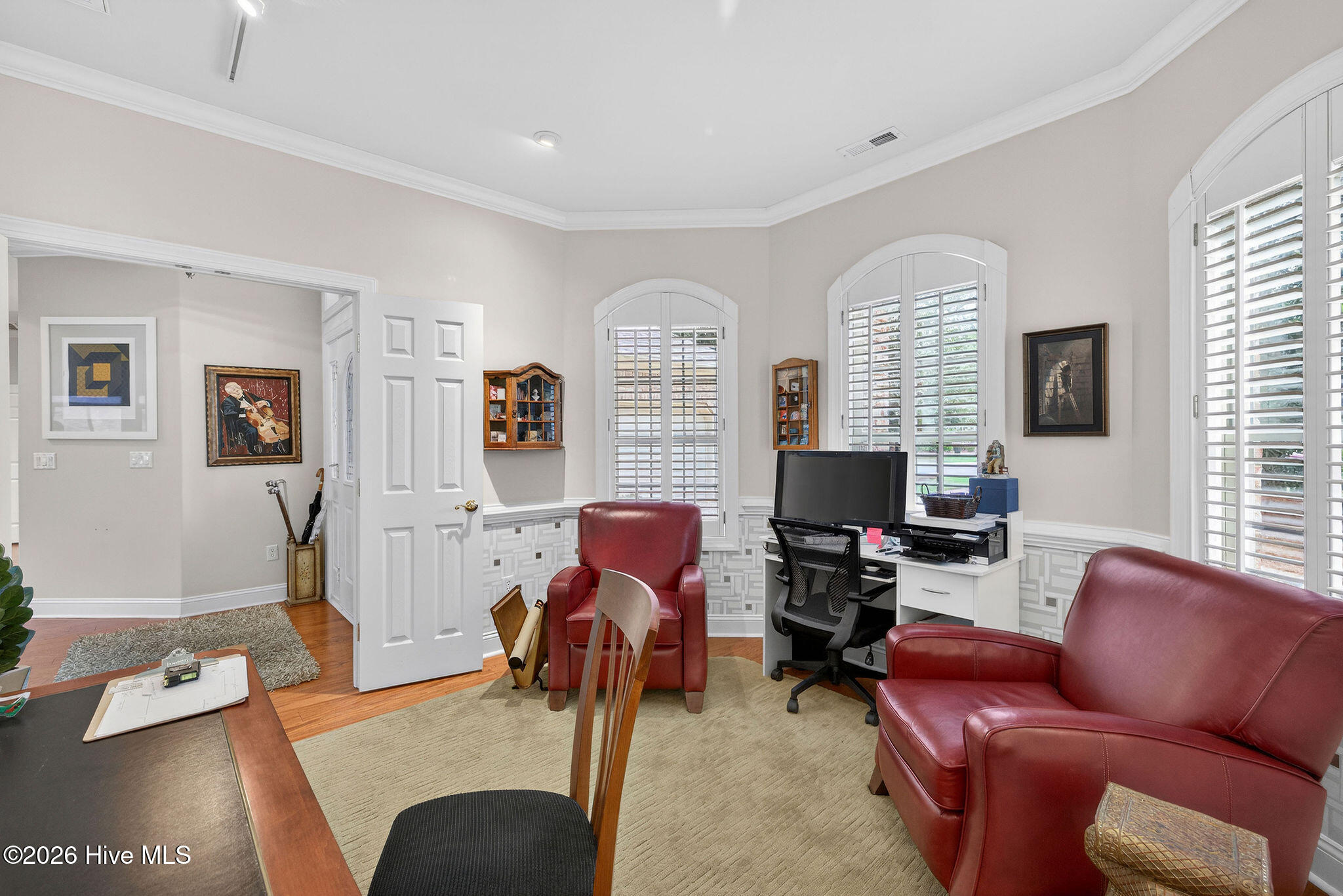 100565990 | Photo 33