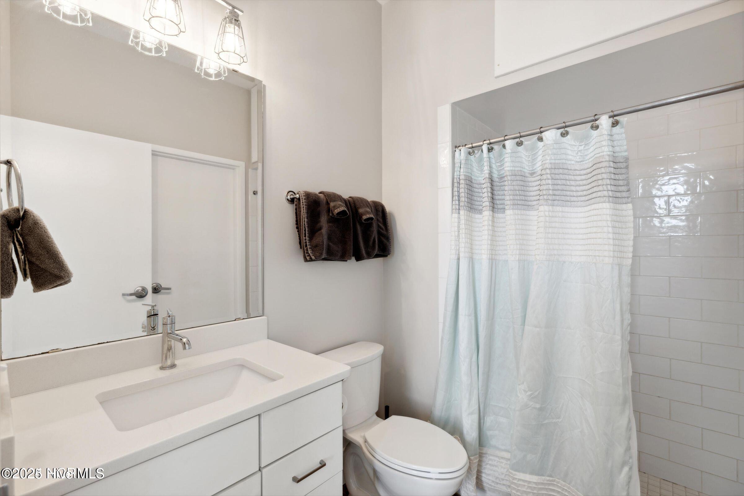 100542009 | Photo 26