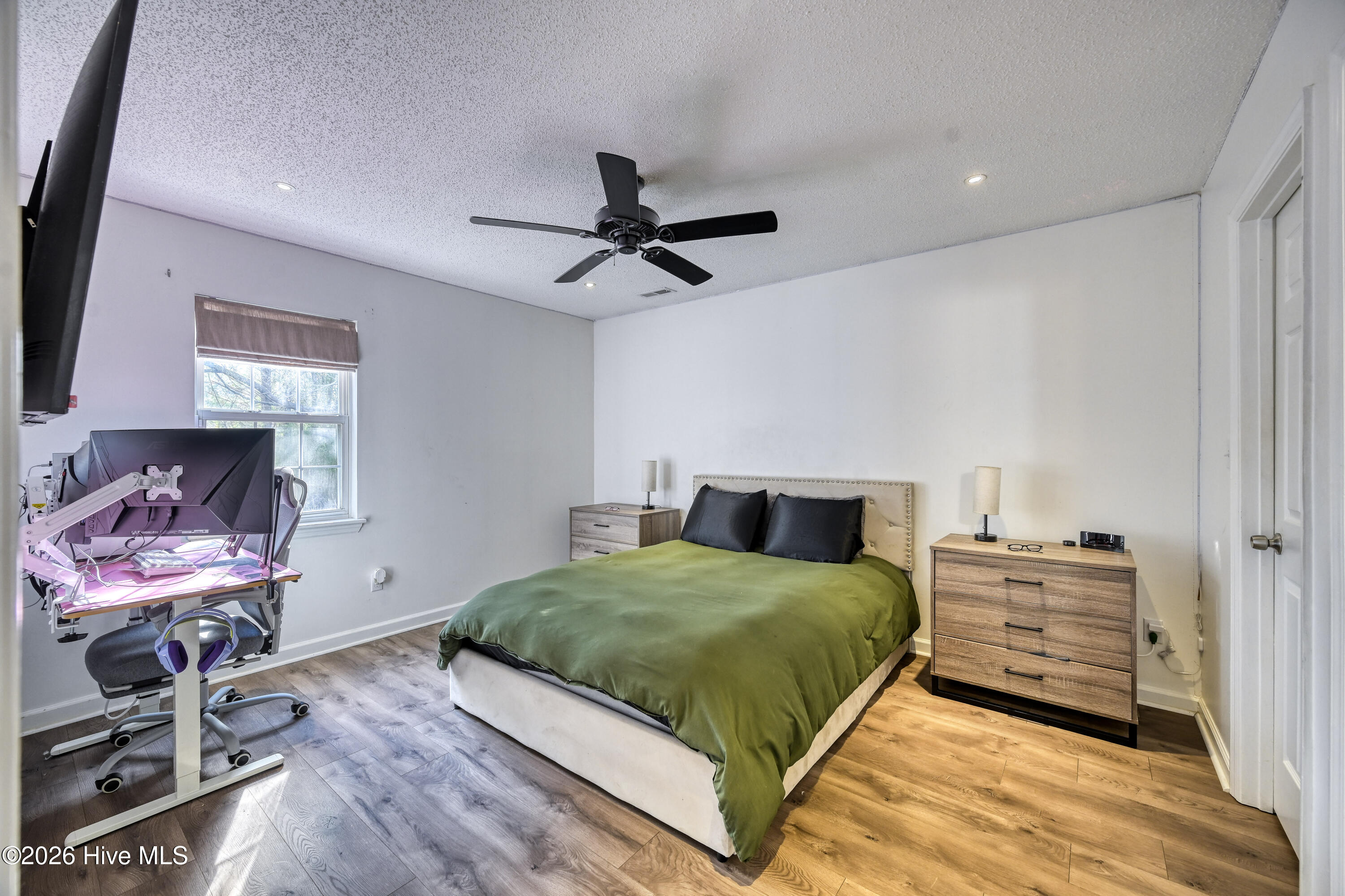 100548302 | Photo 17