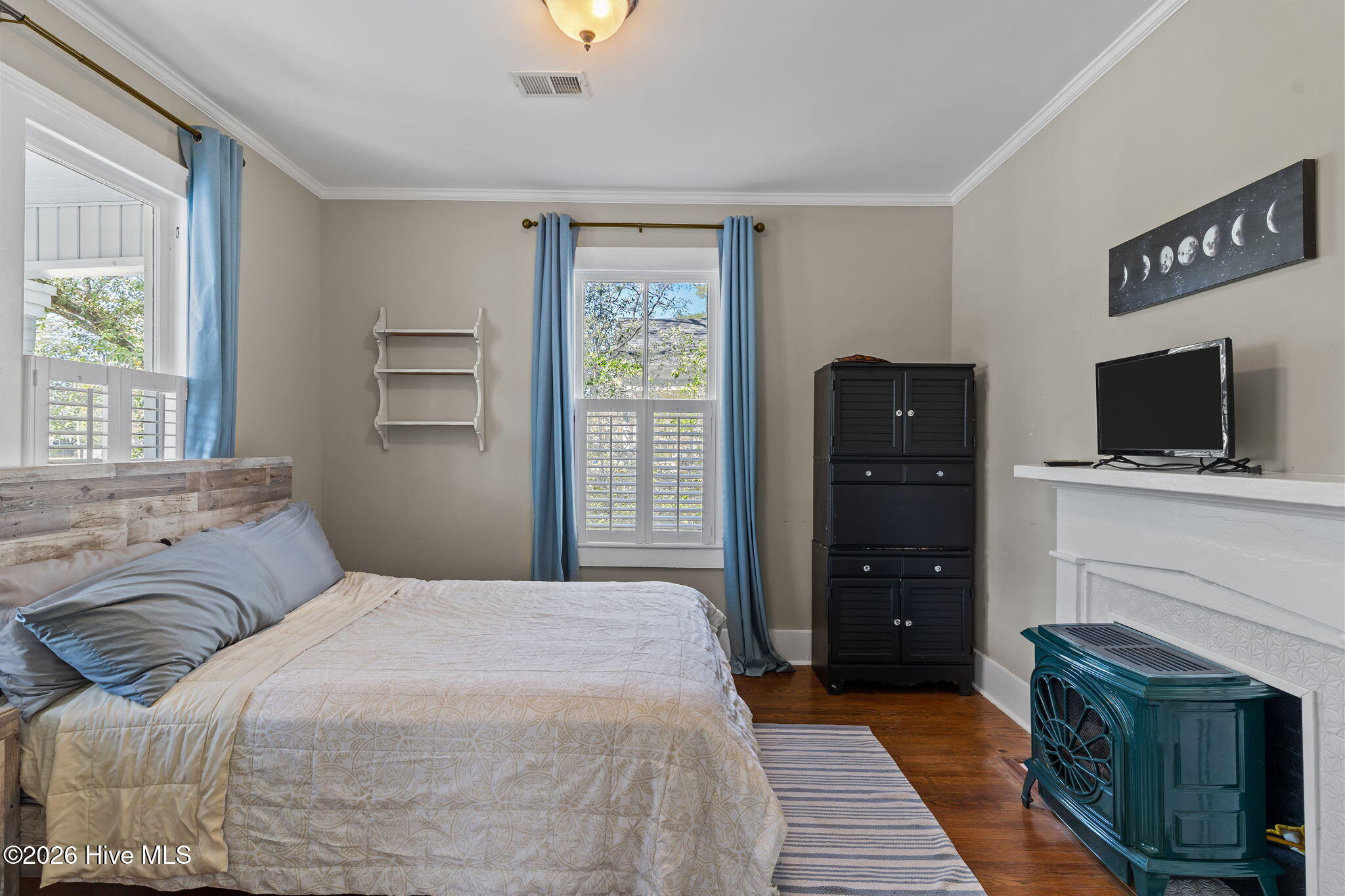 100561310 | Photo 11