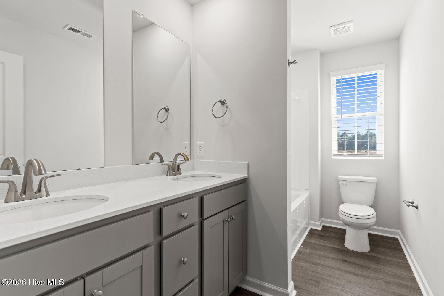 100535209 | Photo 29