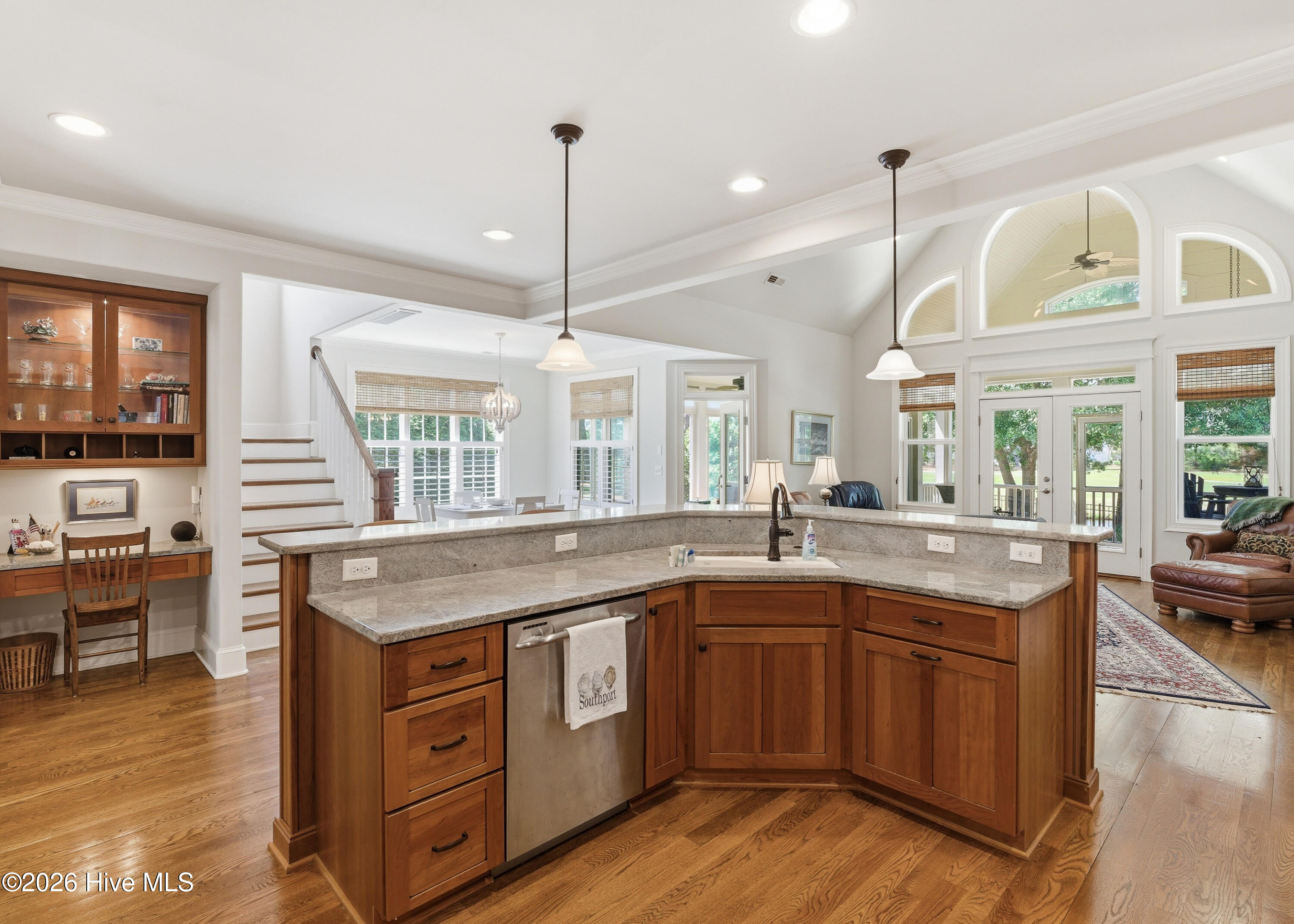 100569454 | Photo 21