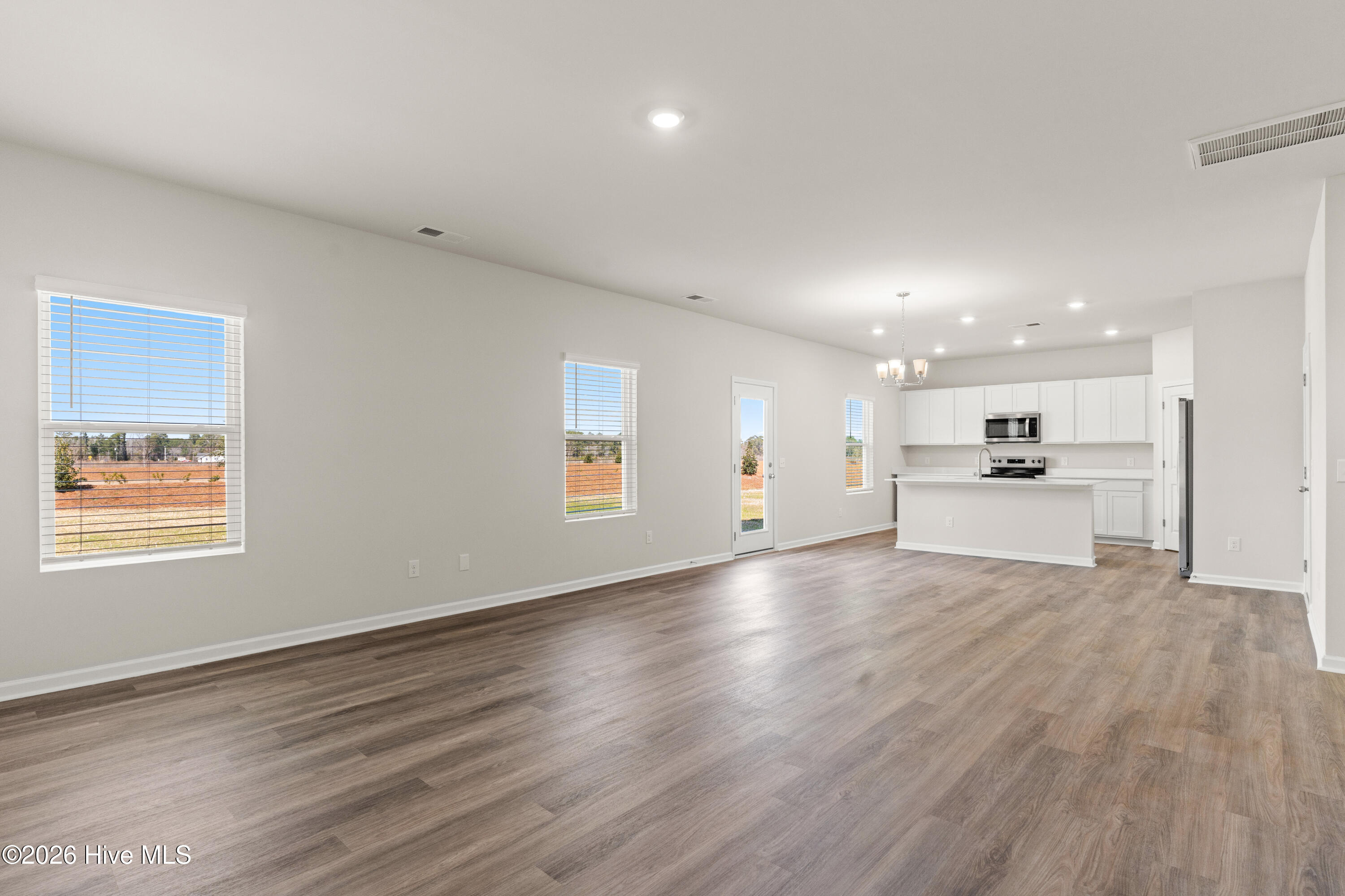 100538604 | Photo 11