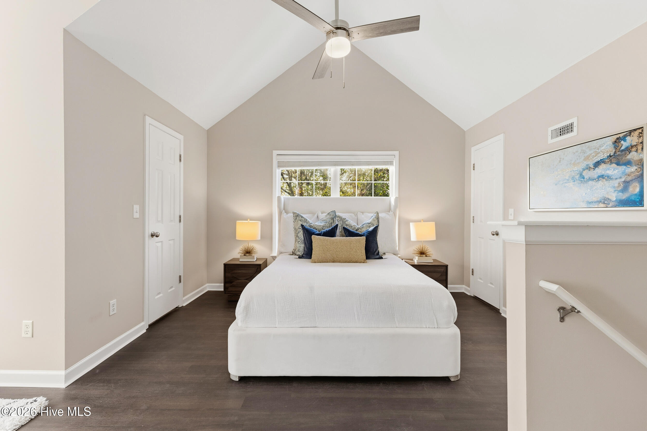 100548014 | Photo 16