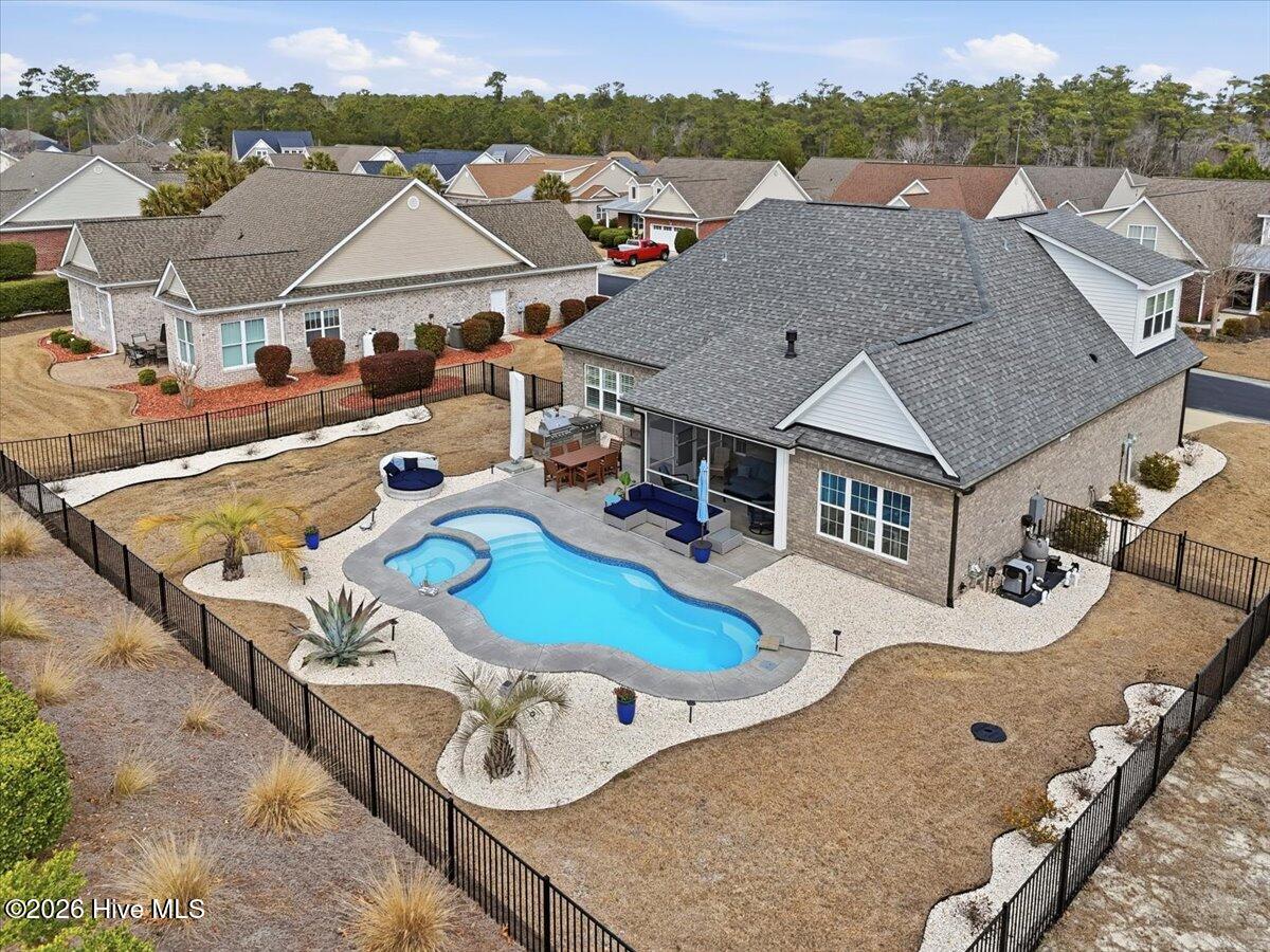 100556210 | Photo 71