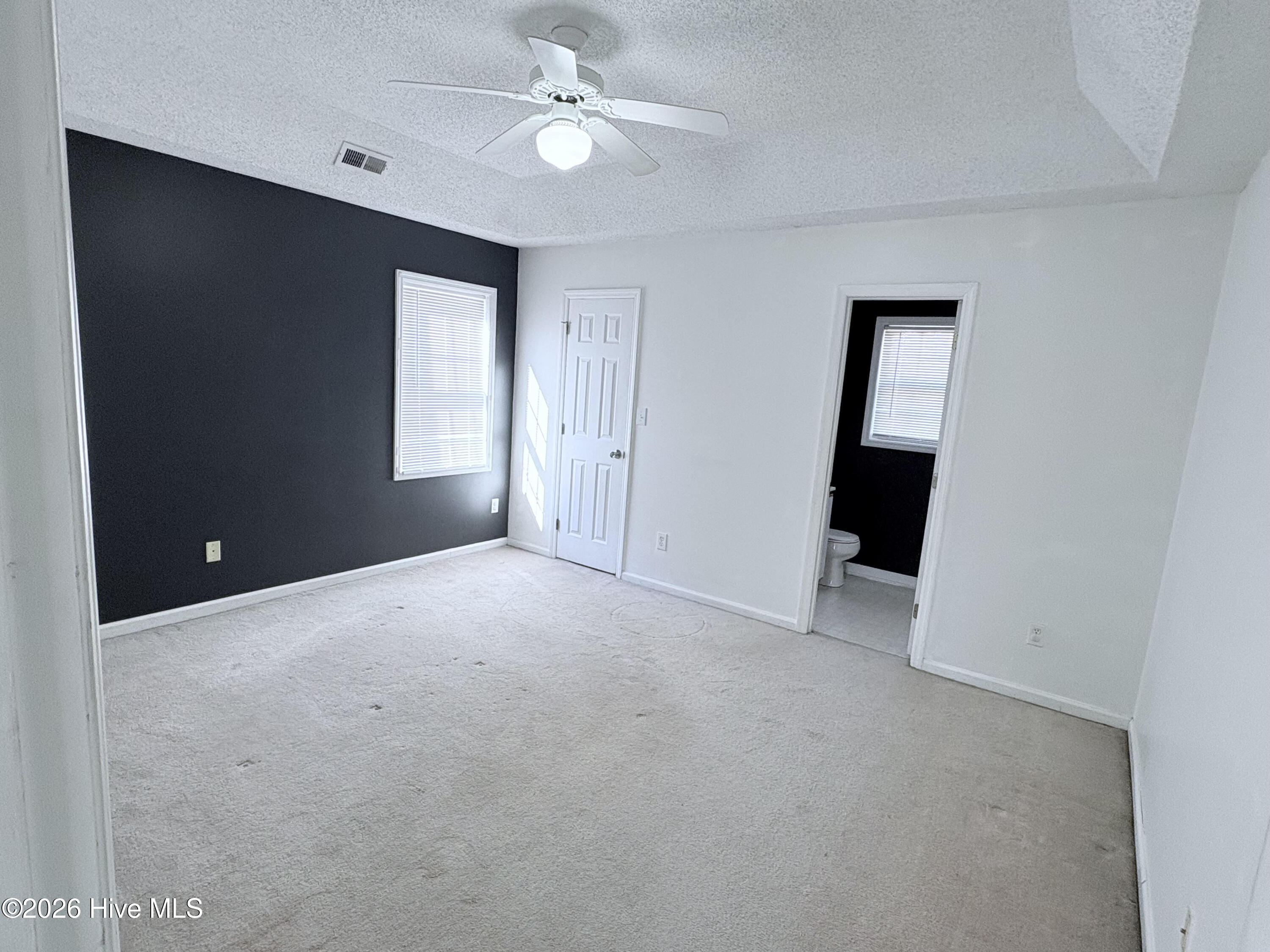 100548626 | Photo 11