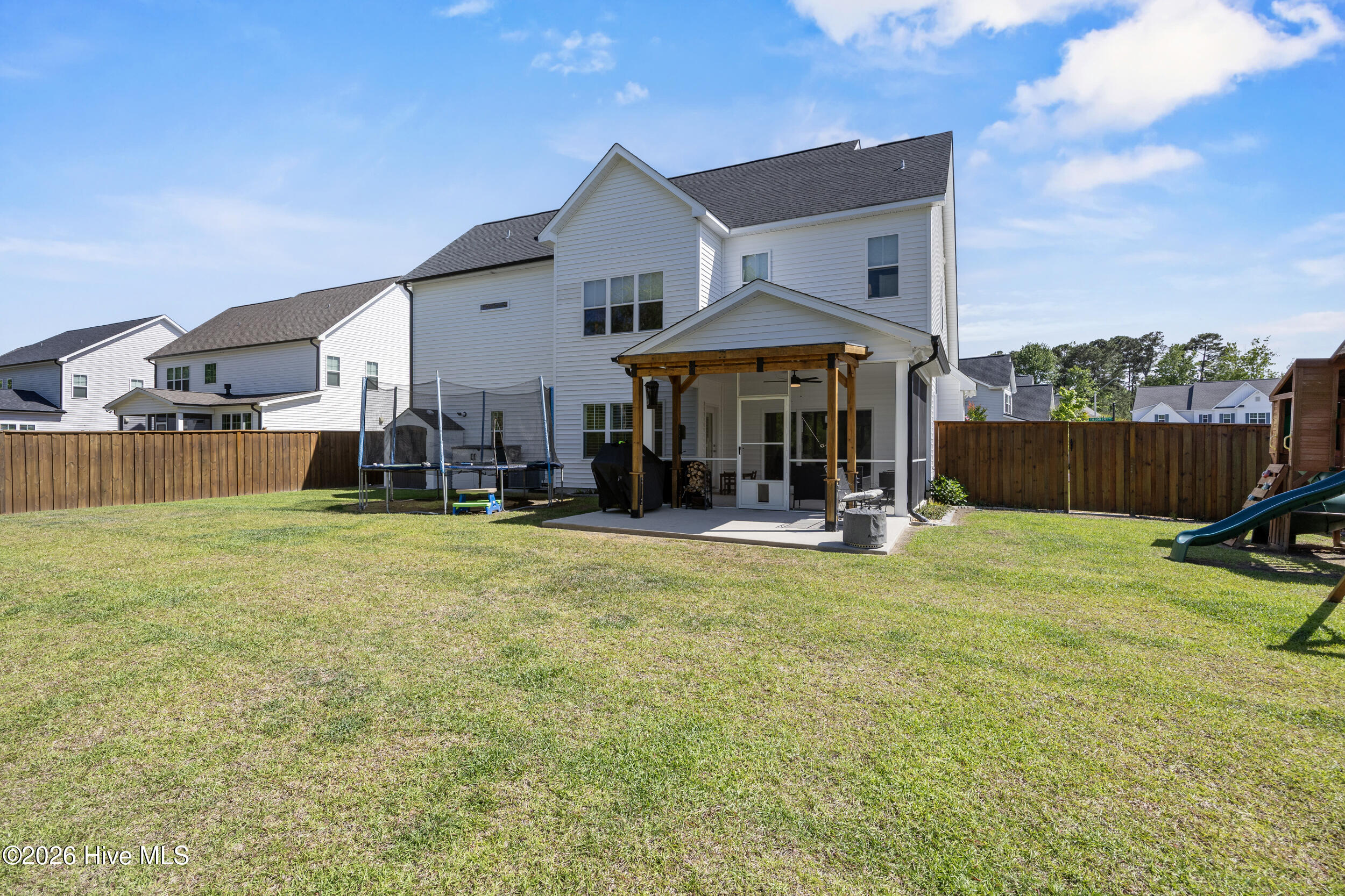 100570298 | Photo 47