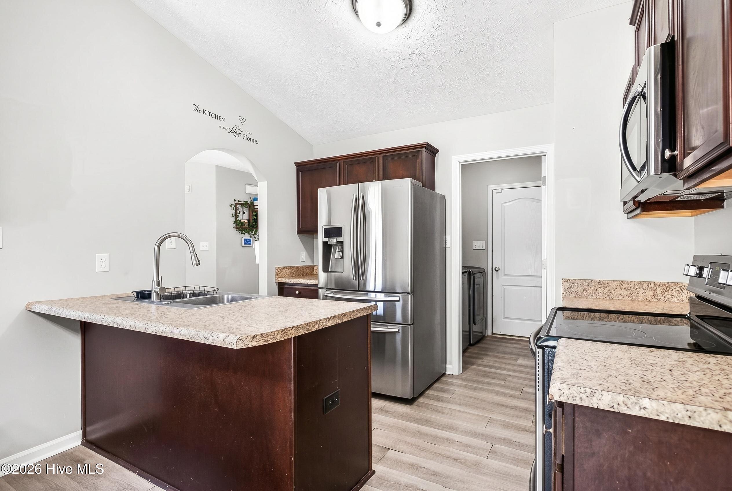 100569202 | Photo 10