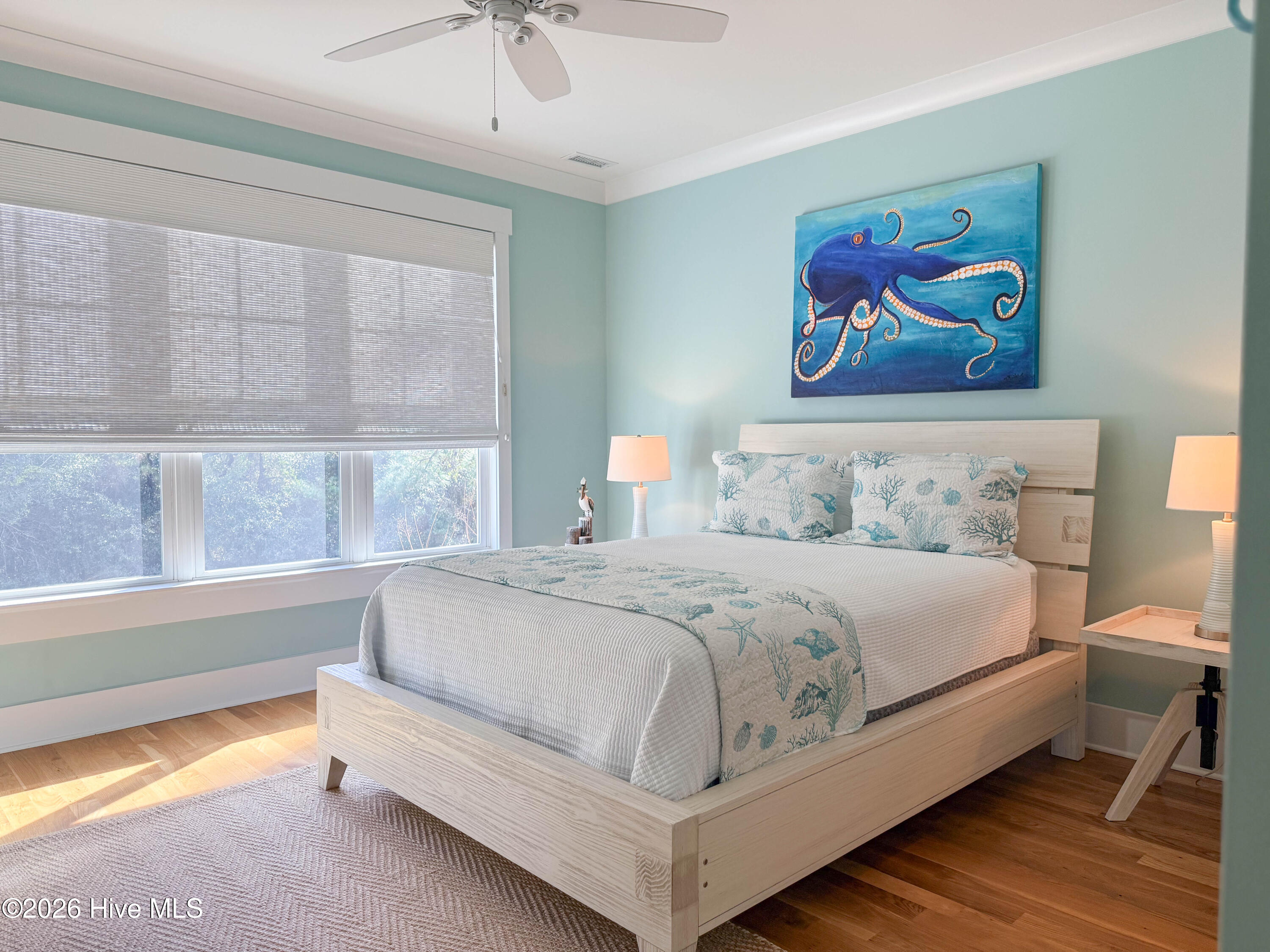 100548622 | Photo 45