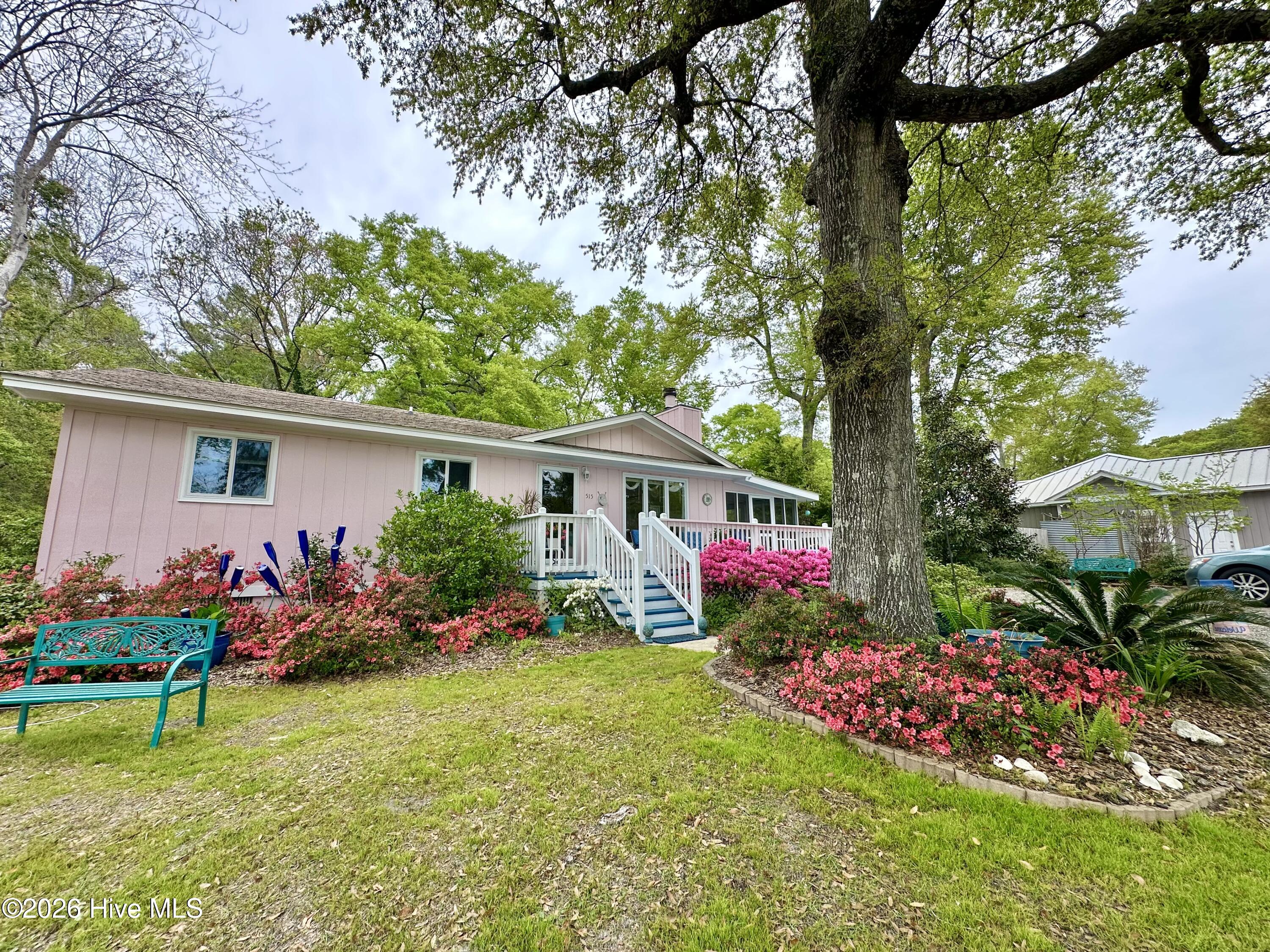 100561830 | Photo 35