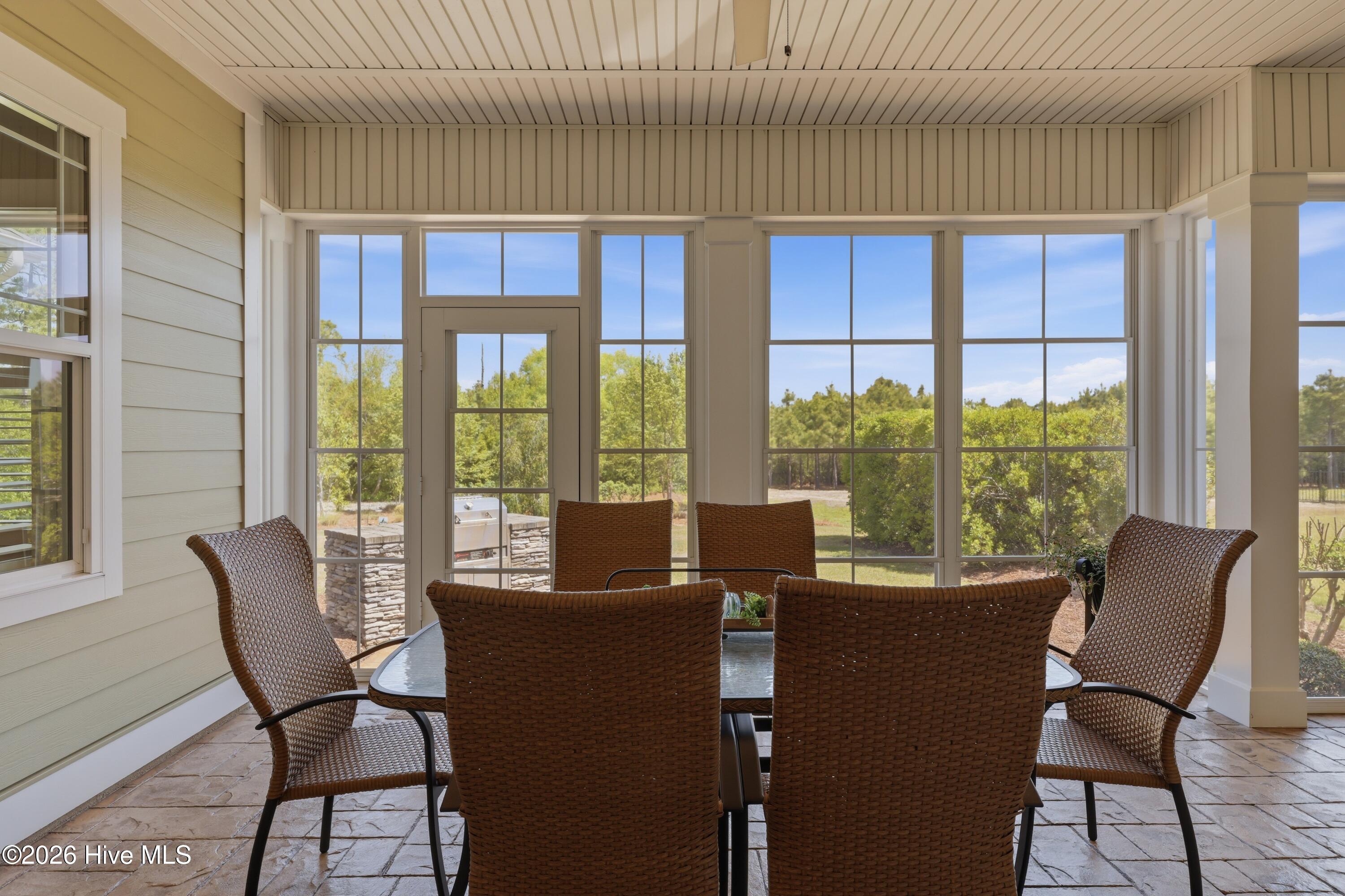 100569596 | Photo 36