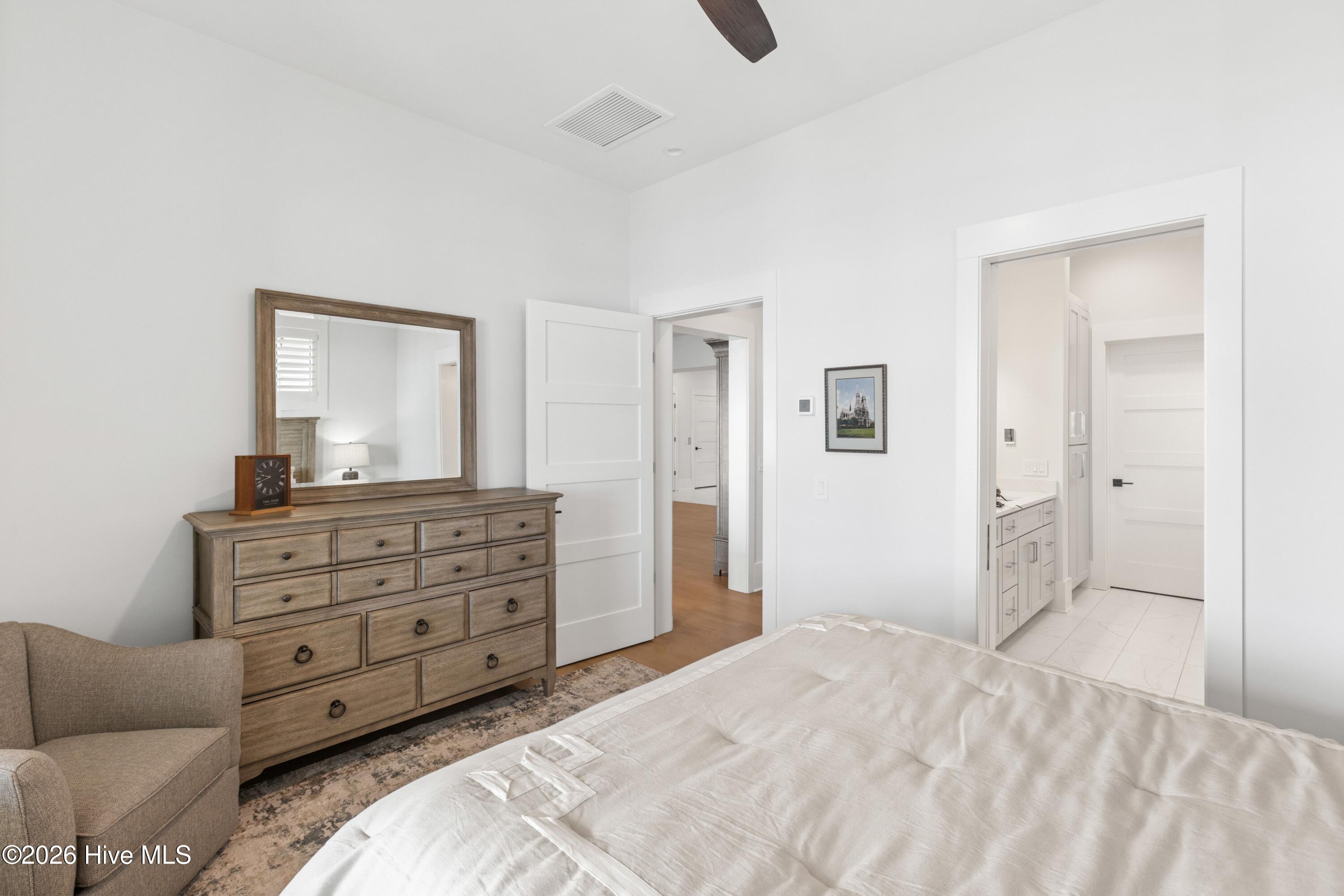 100556008 | Photo 38