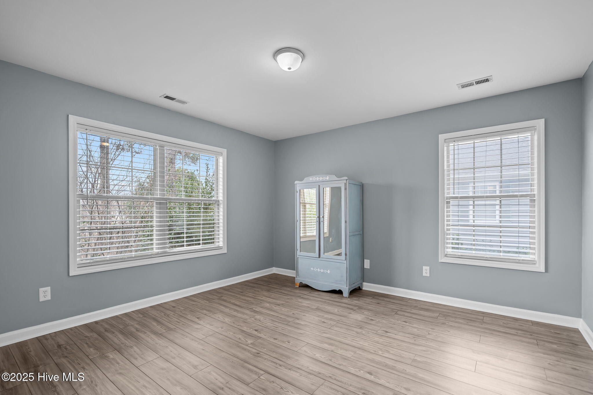 100547152 | Photo 28