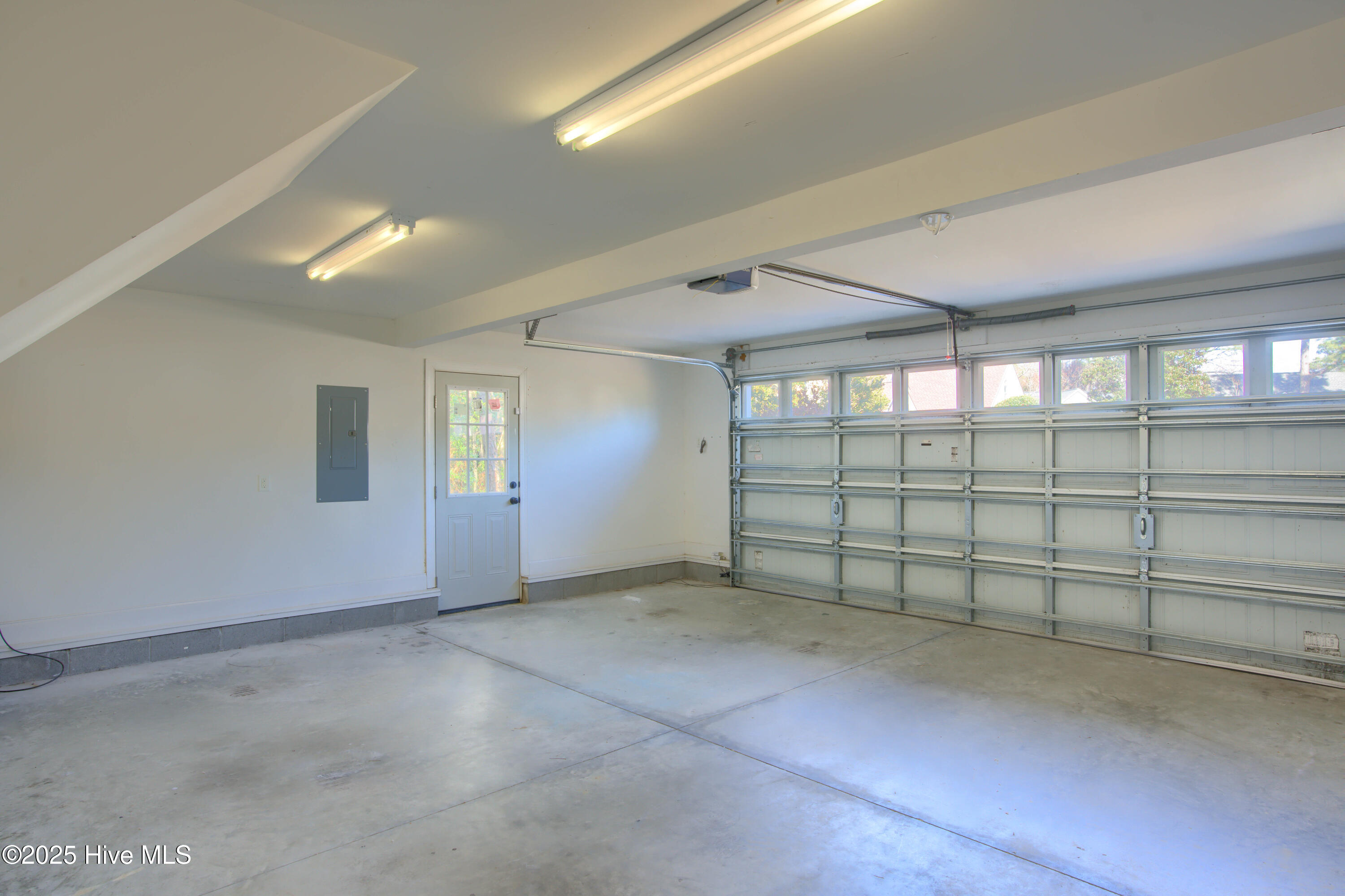 100545720 | Photo 27