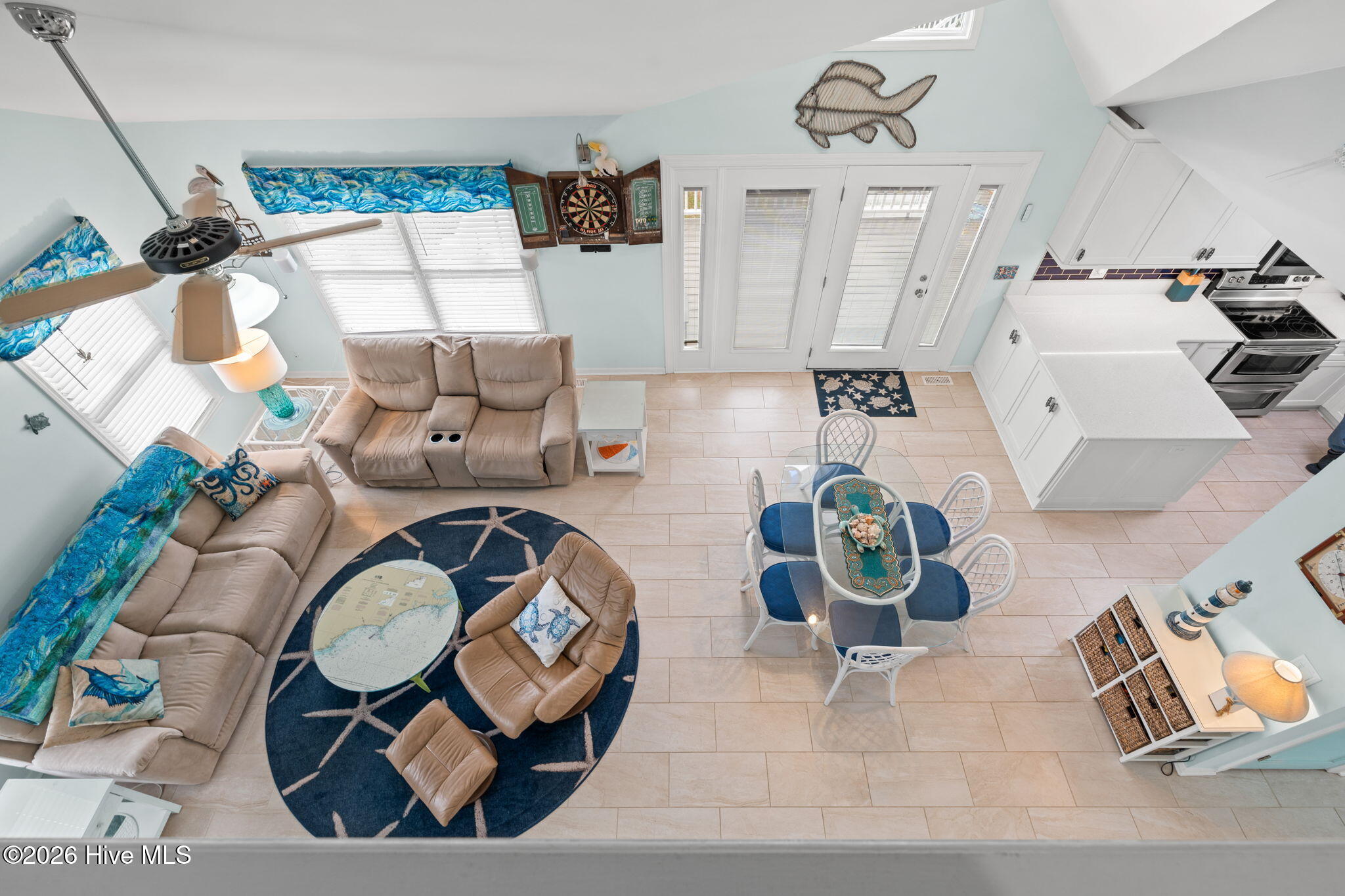 100565933 | Photo 23