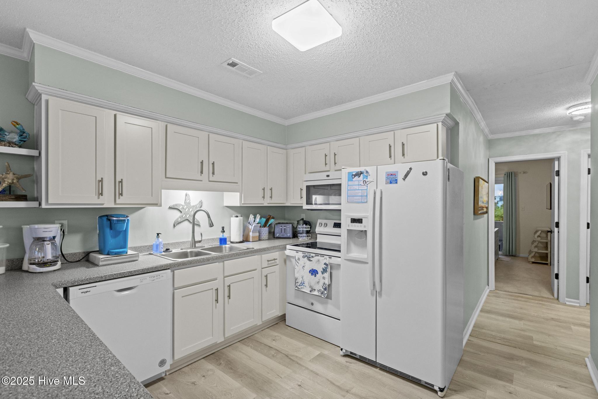 100525730 | Photo 15