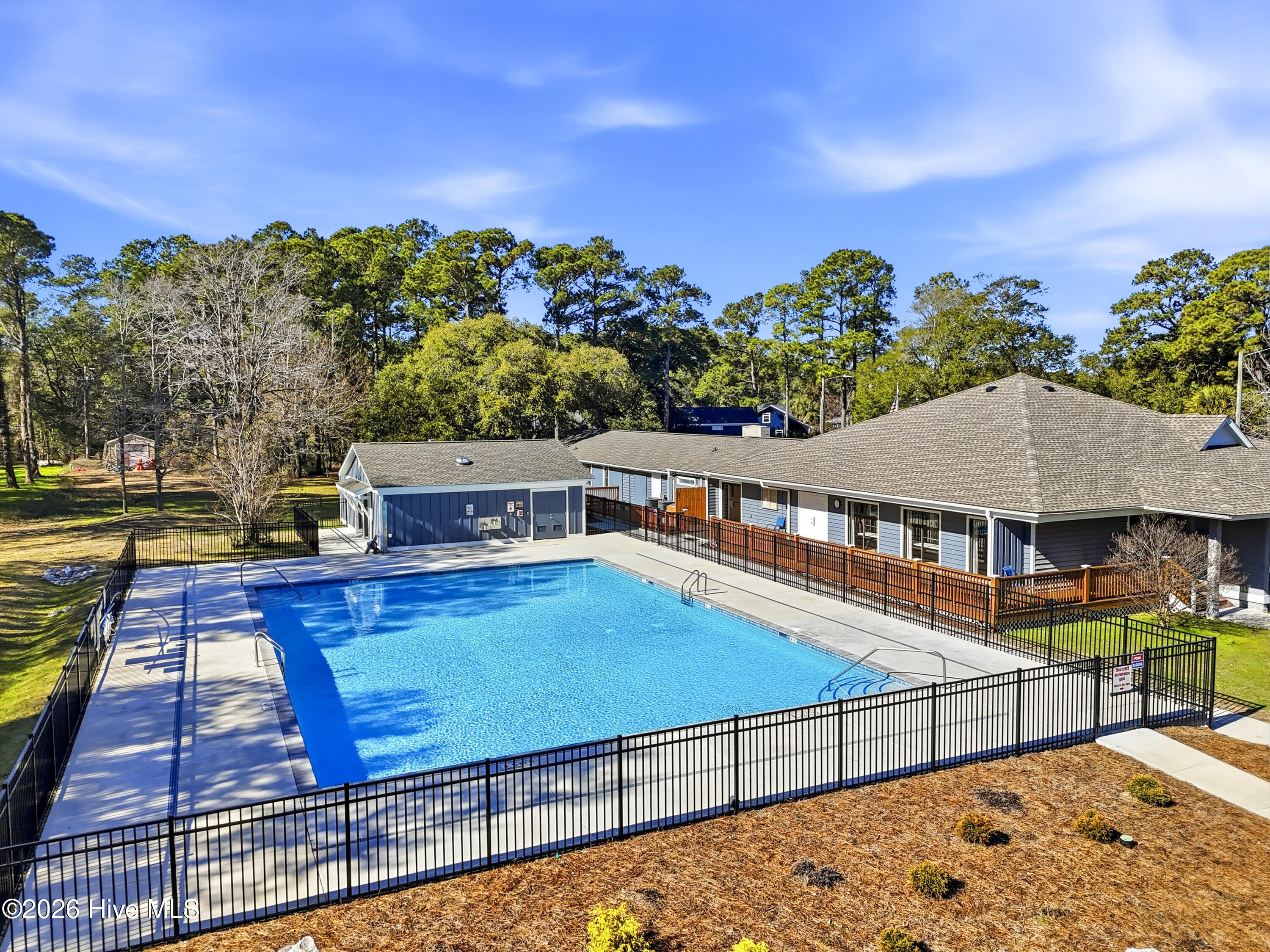 100549882 | Photo 47