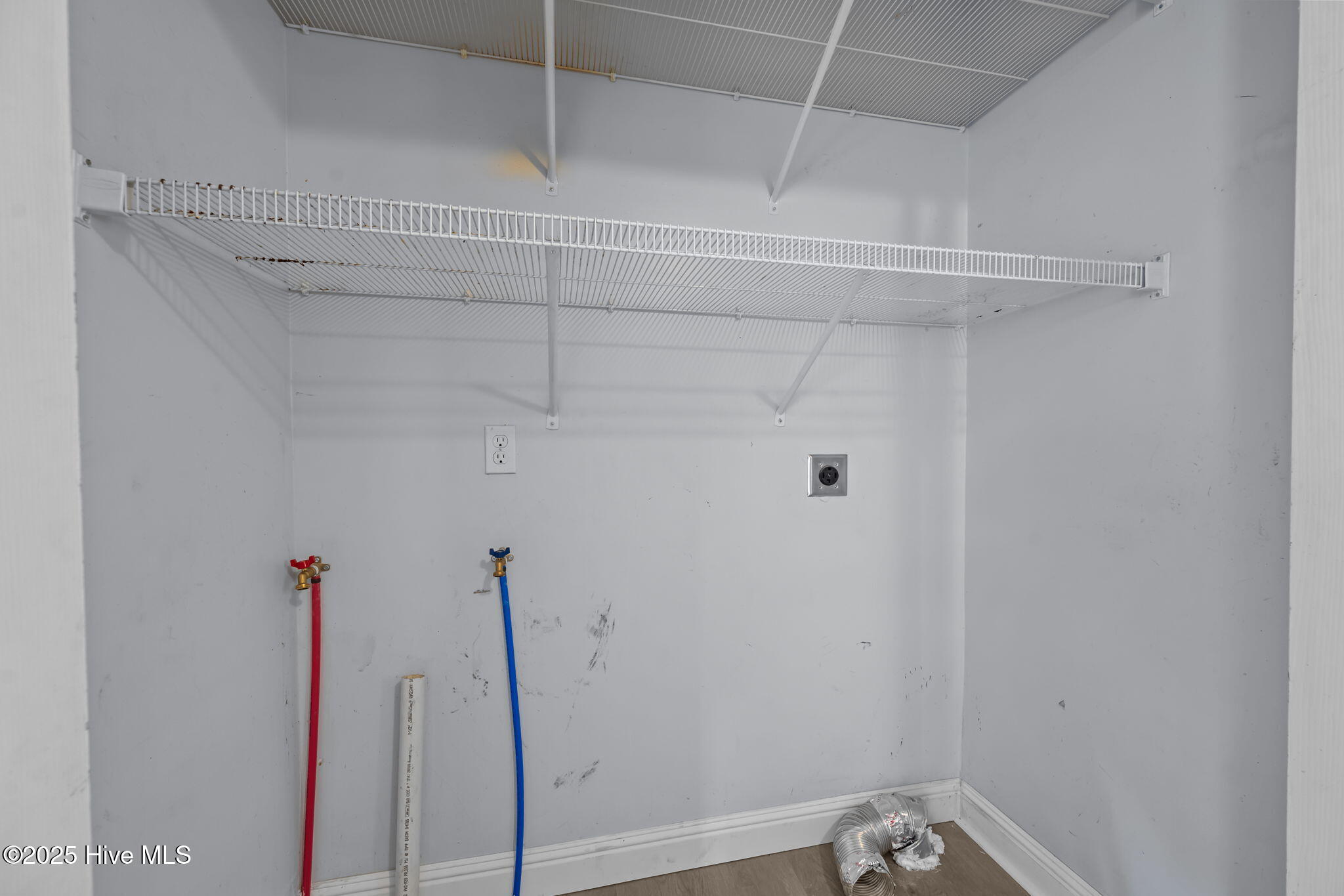 100536002 | Photo 16