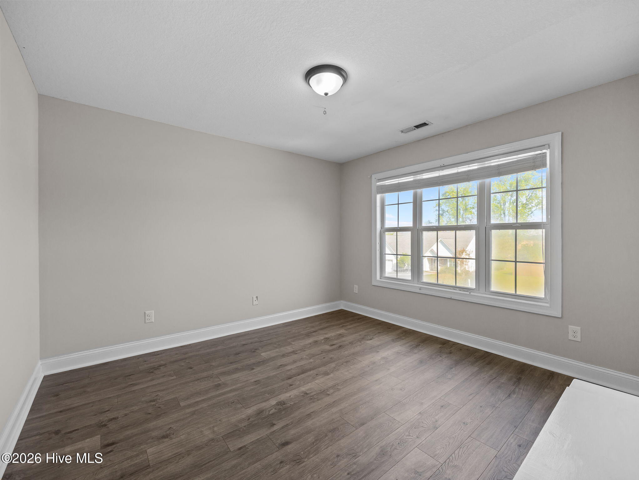 100568078 | Photo 33