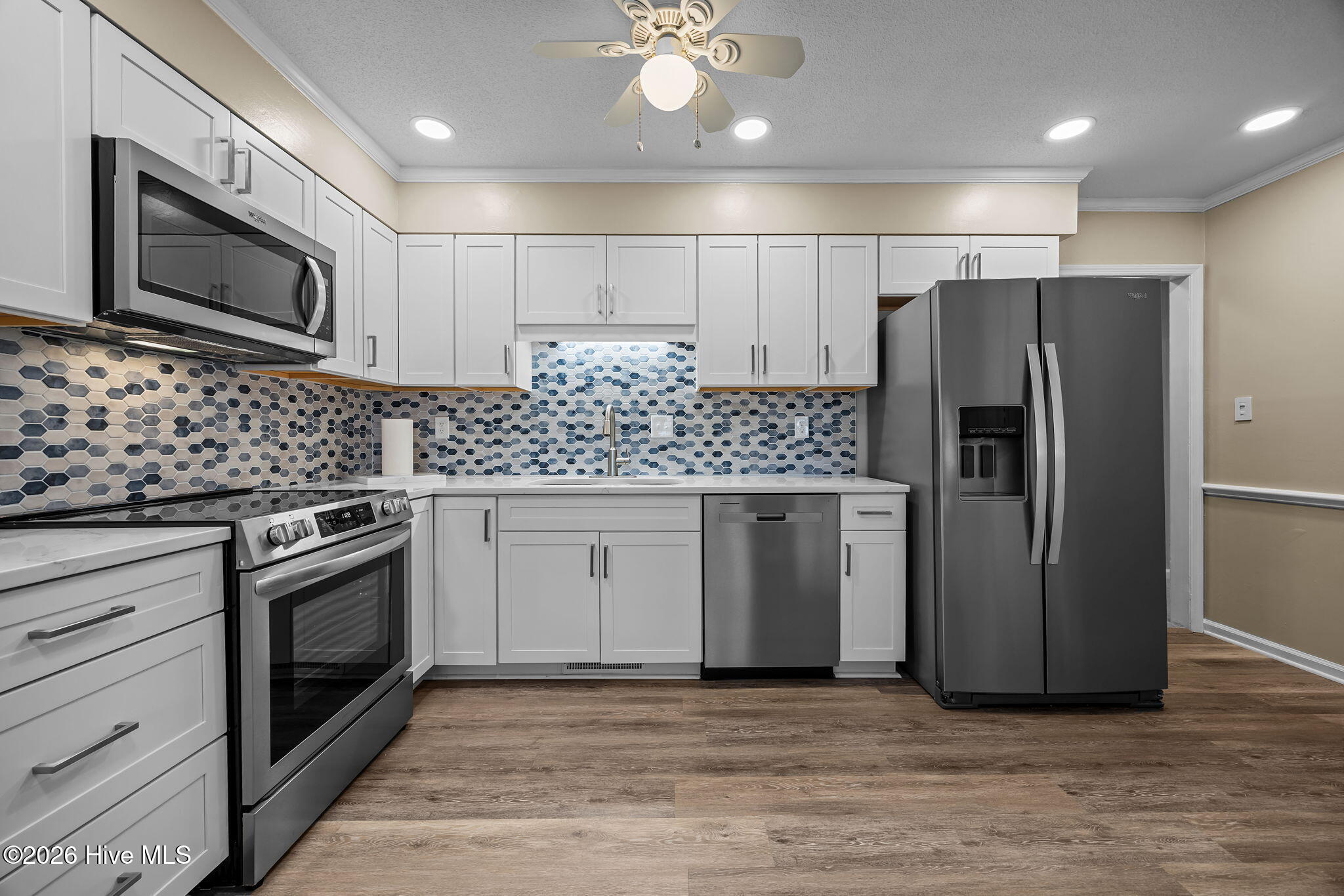 100550473 | Photo 11