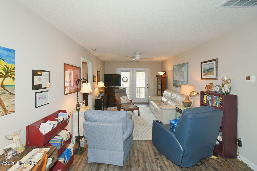 100551921 | Photo 12