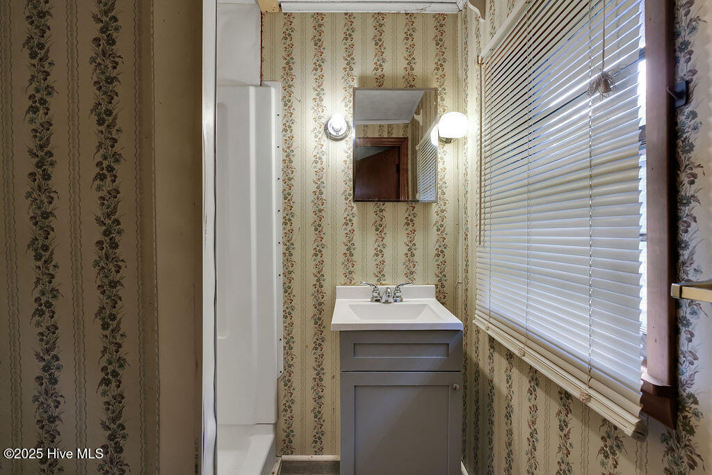 100526038 | Photo 22