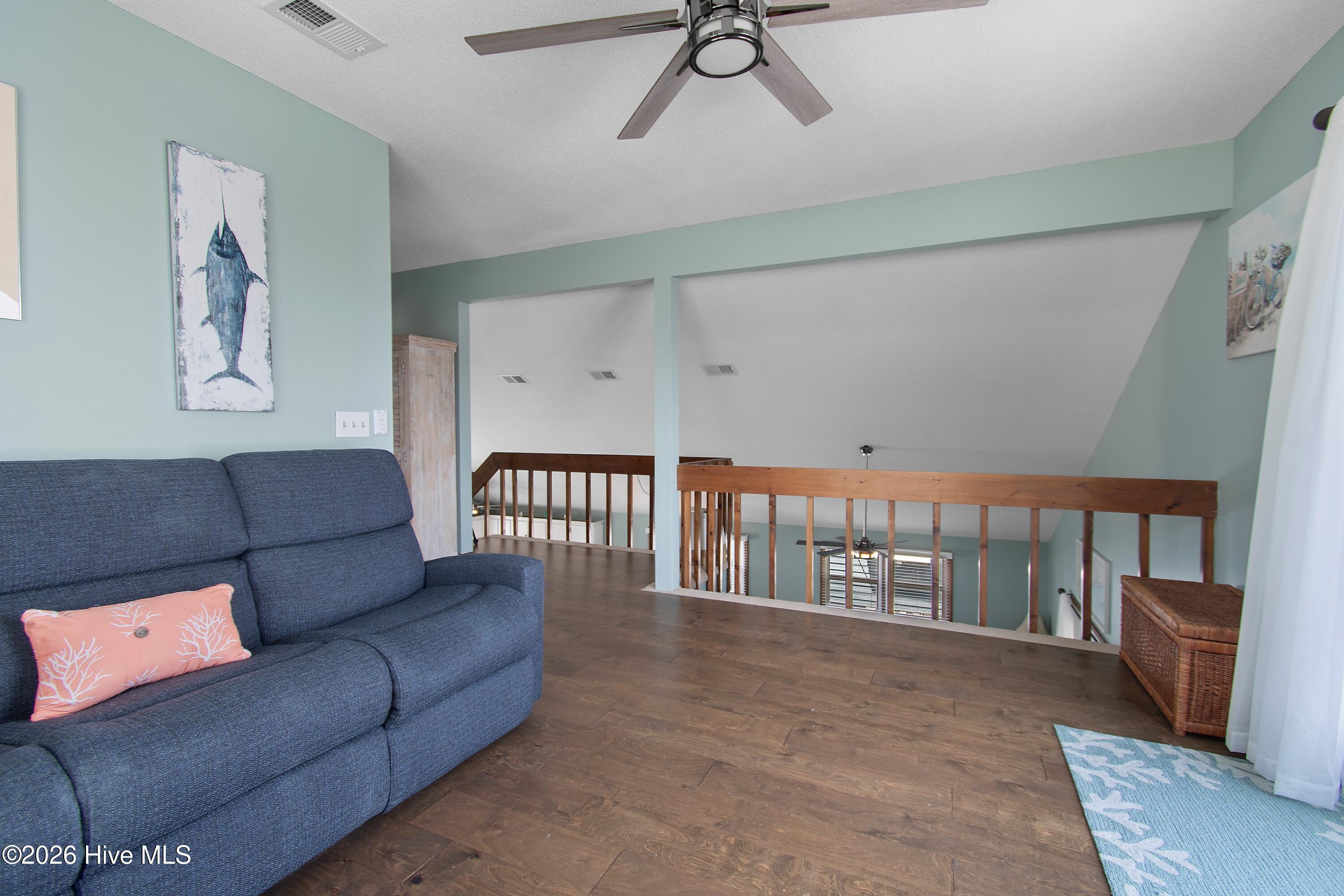 100561572 | Photo 33