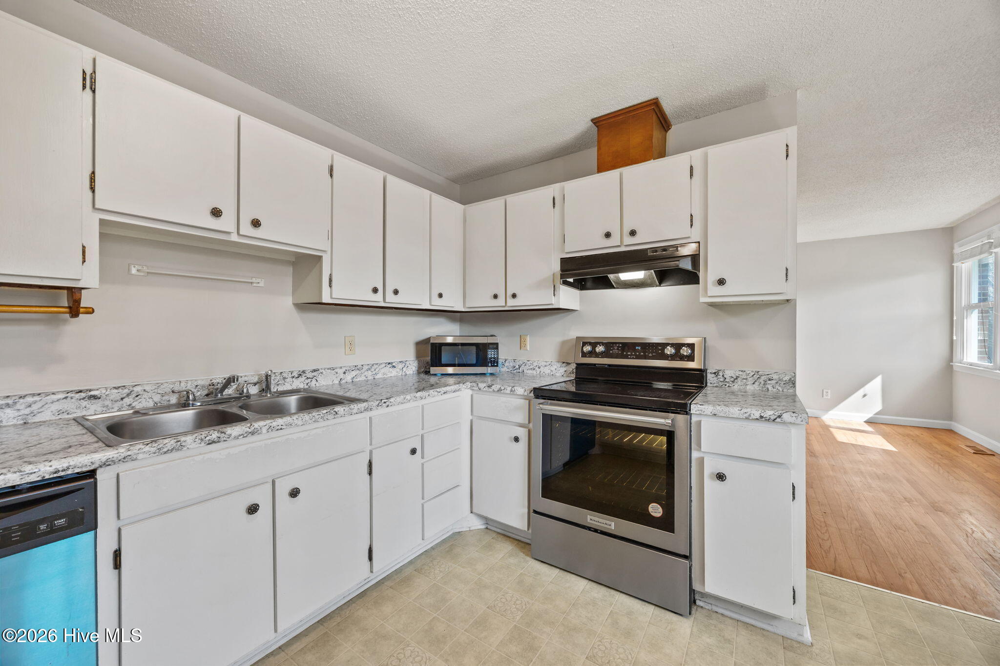 100558216 | Photo 18