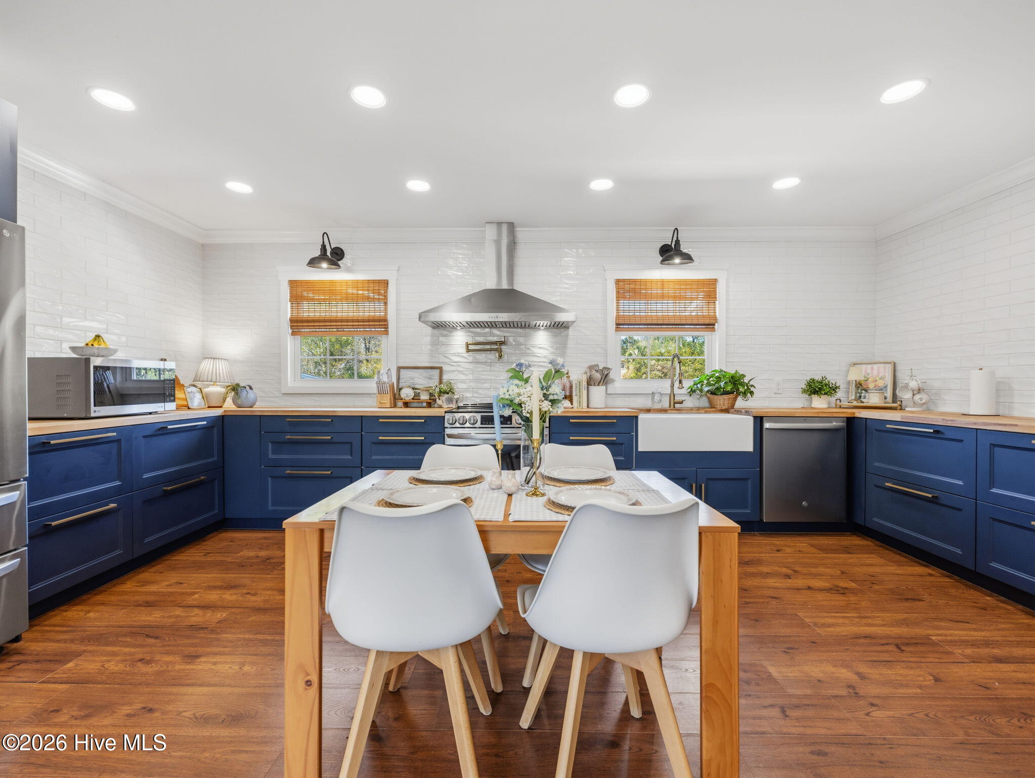 100564380 | Photo 12