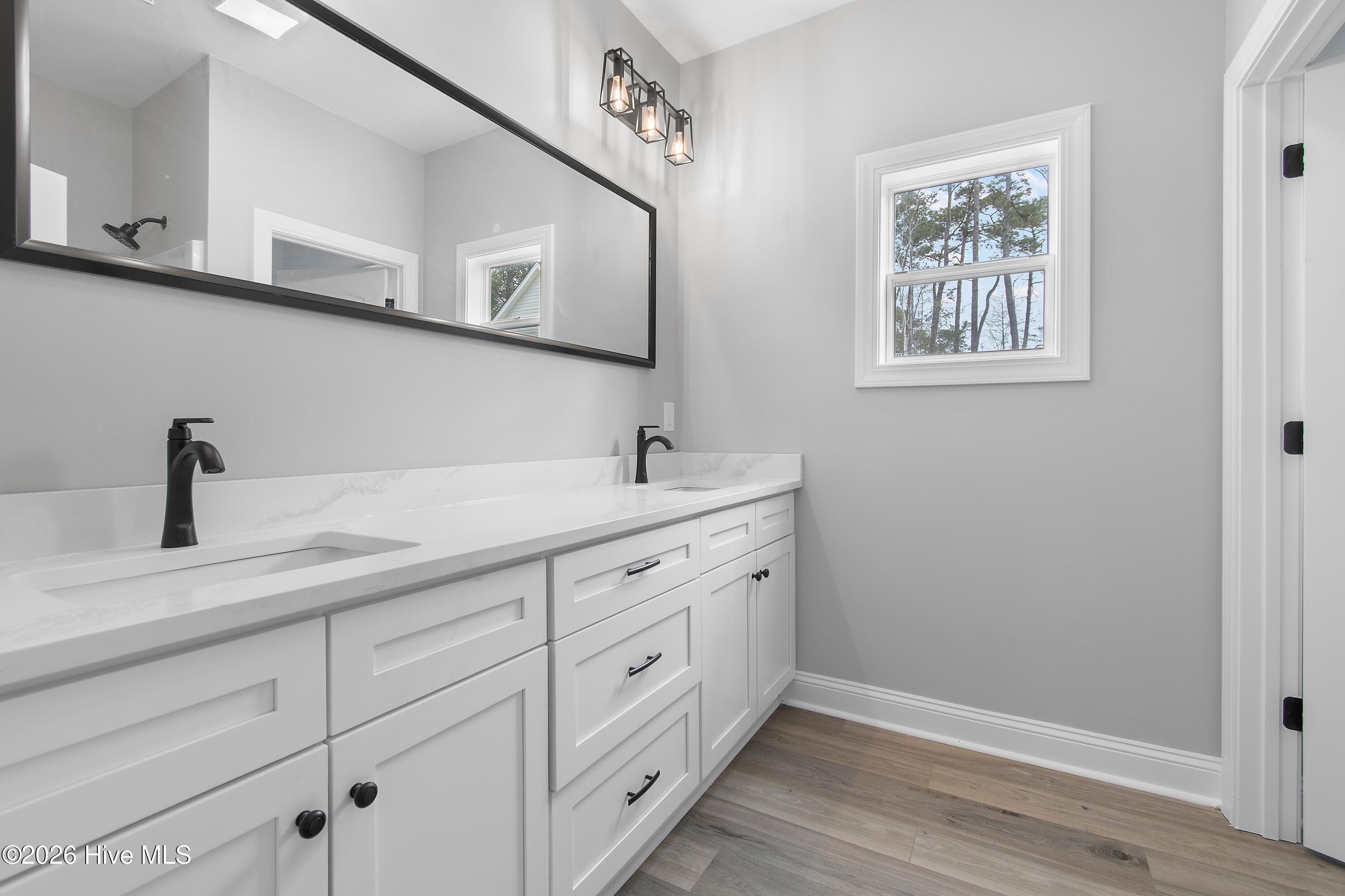 100563159 | Photo 20