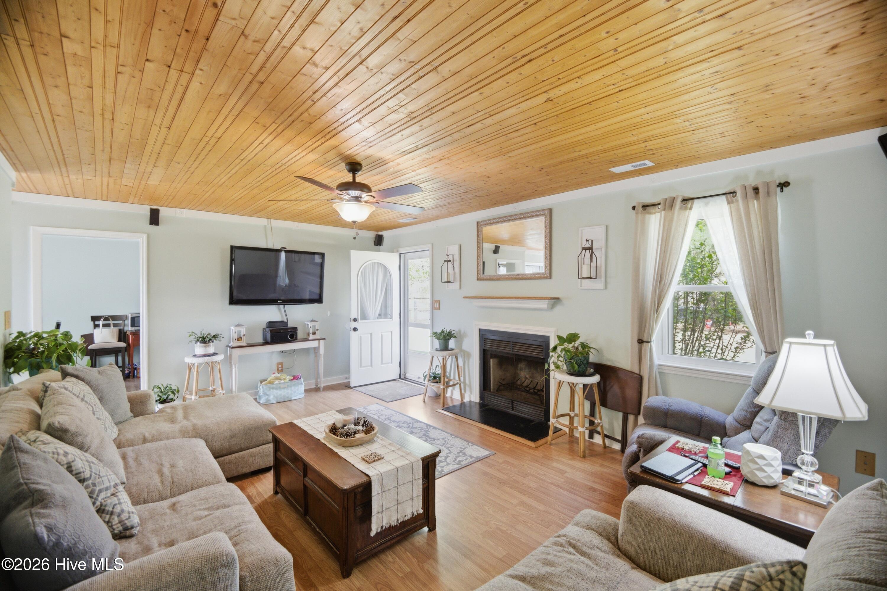 100565180 | Photo 13