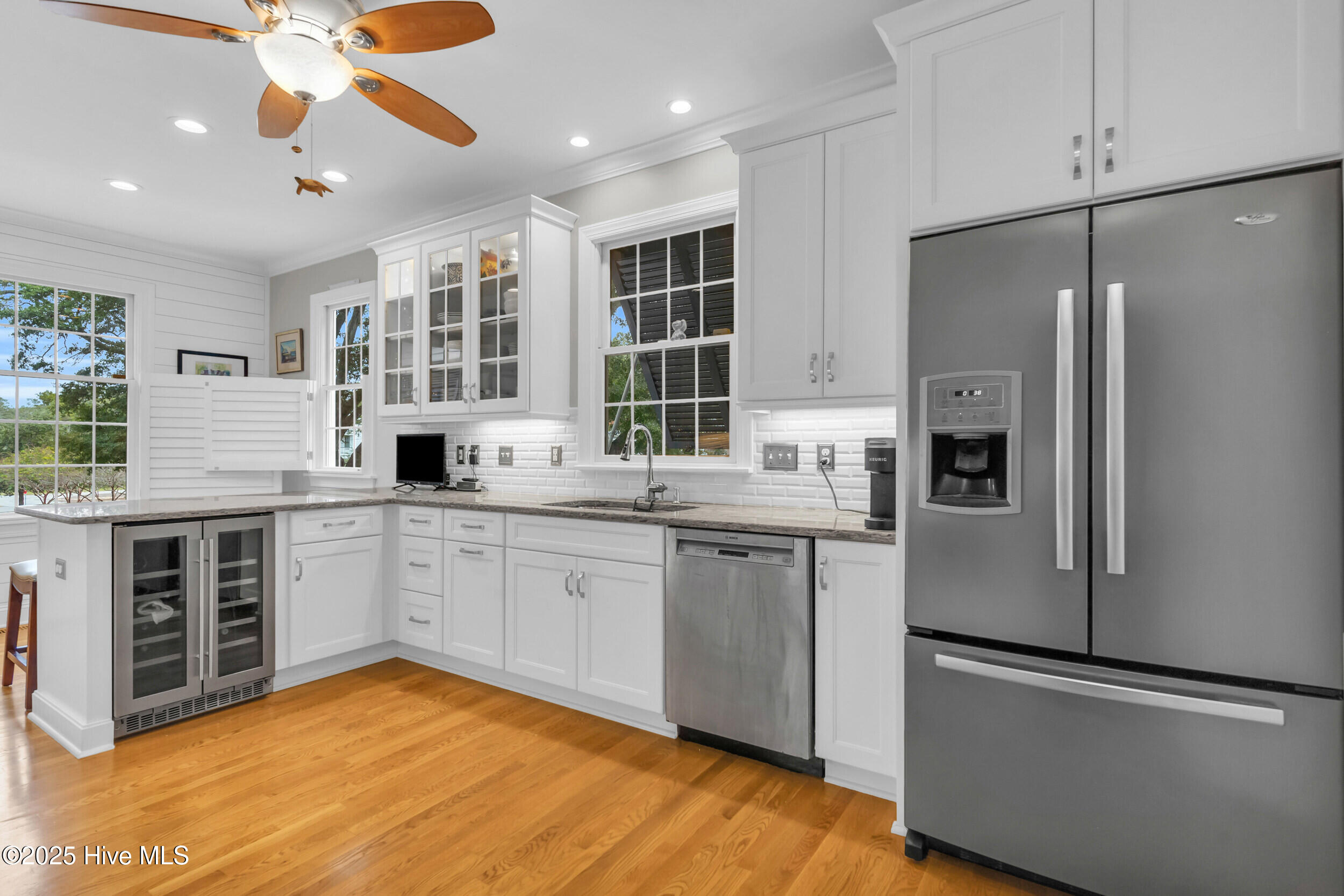 100537749 | Photo 17