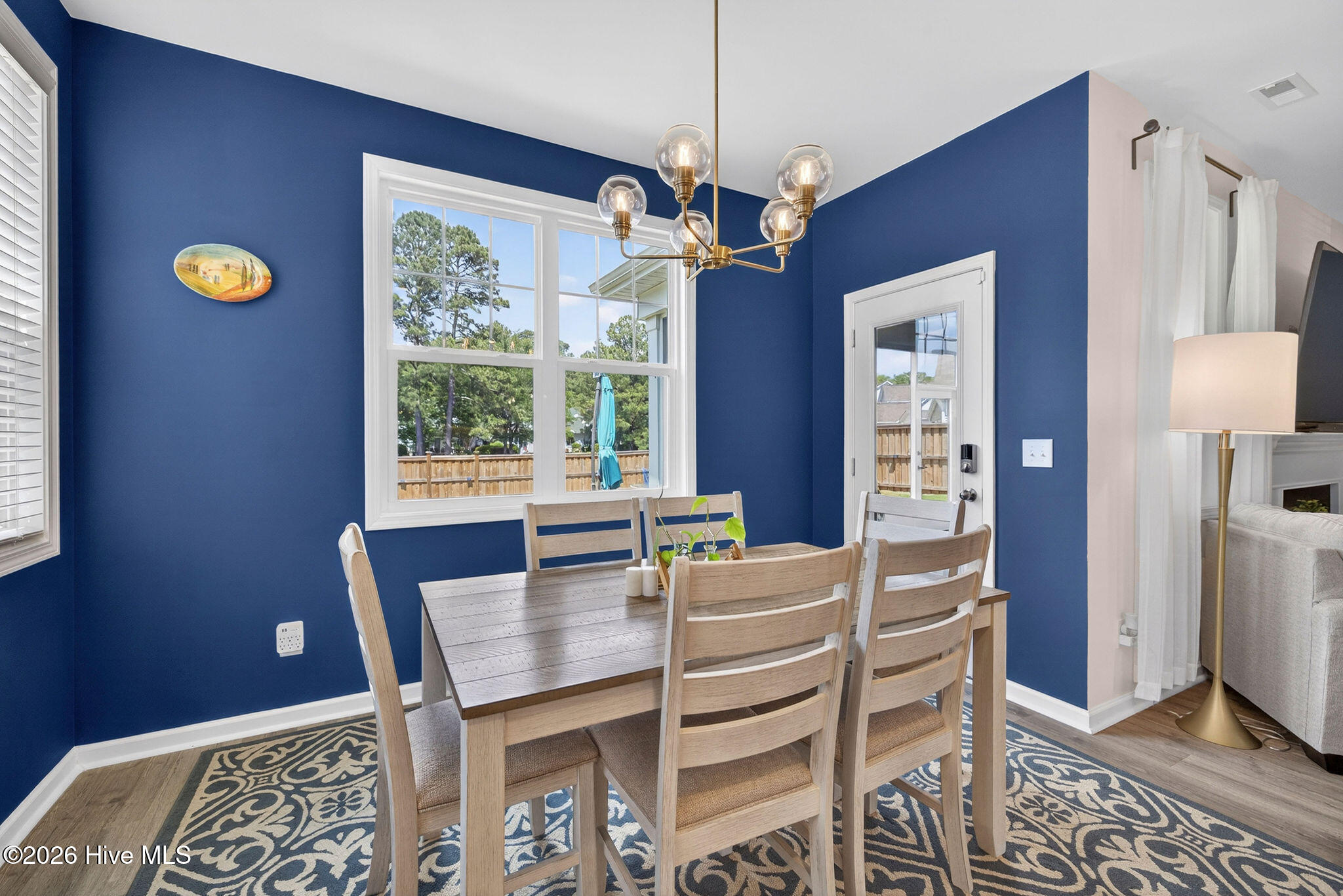 100569620 | Photo 15