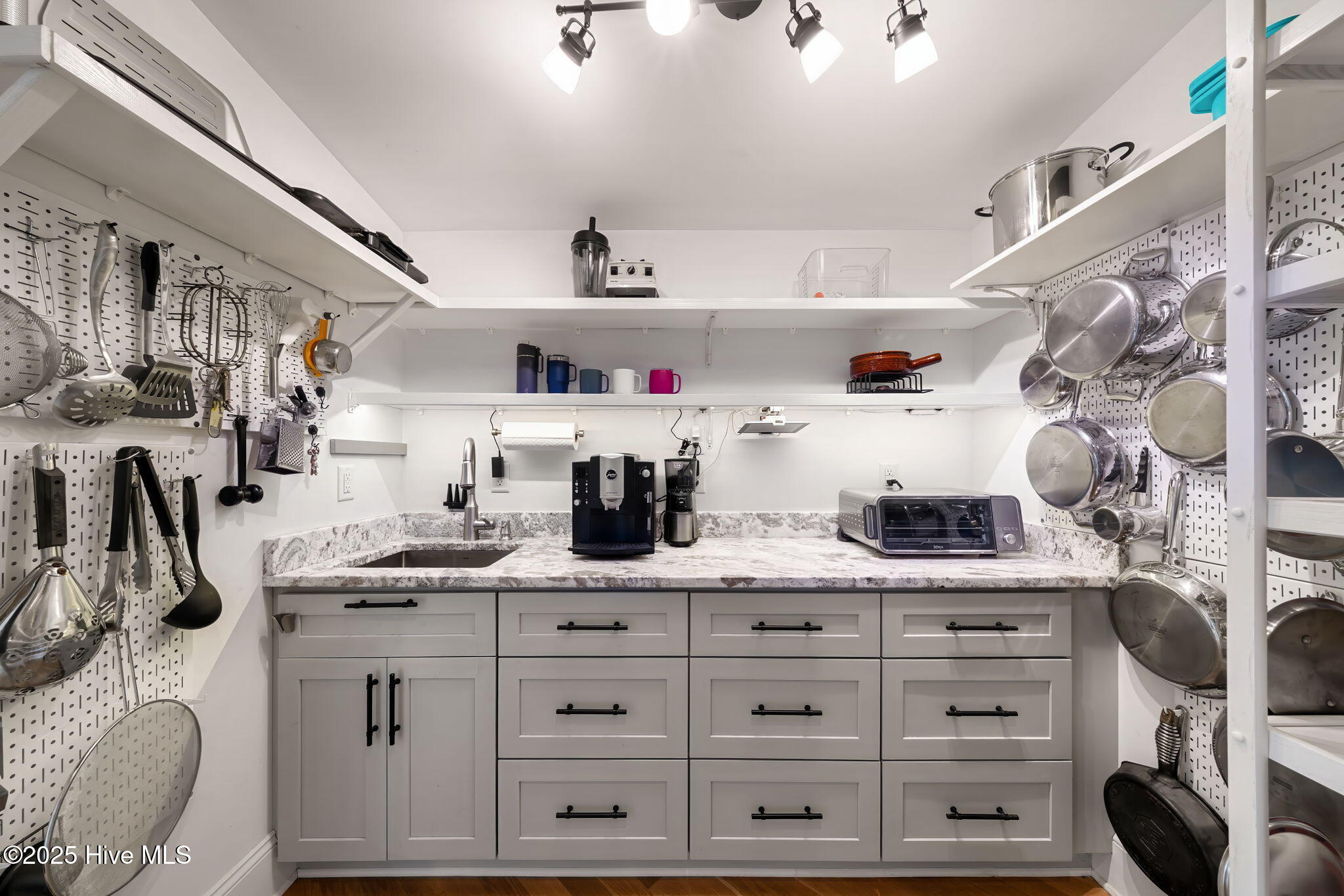 100544684 | Photo 26