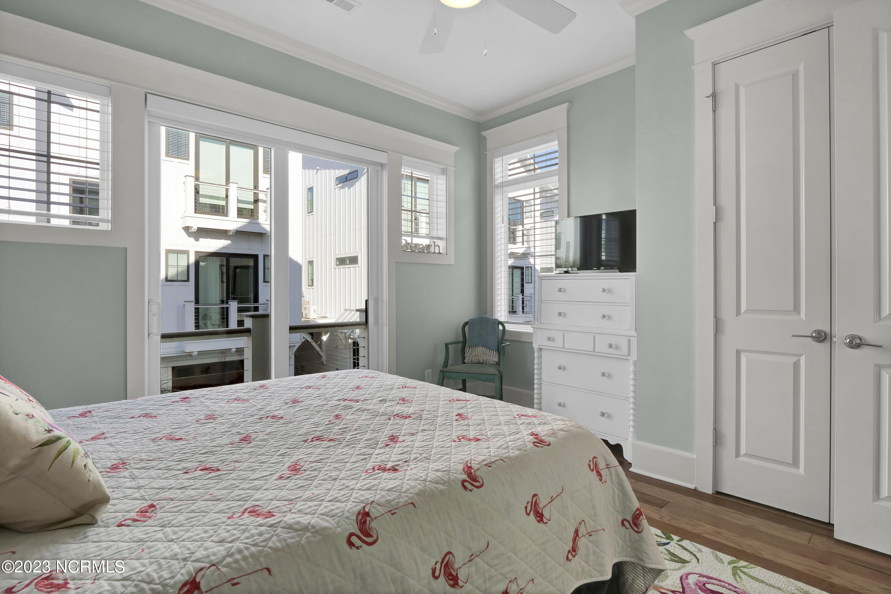 100550816 | Photo 25