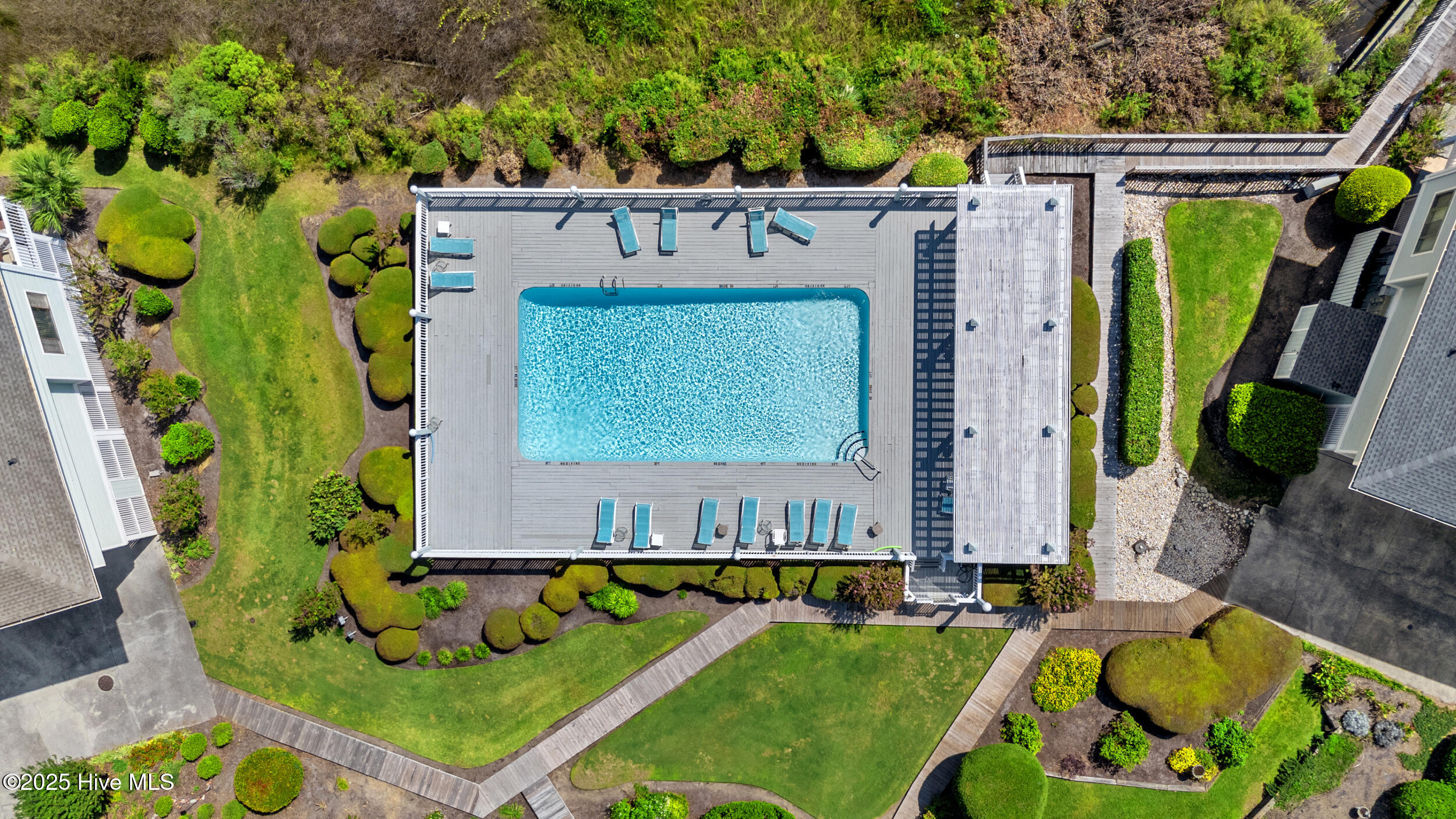 100559717 | Photo 45