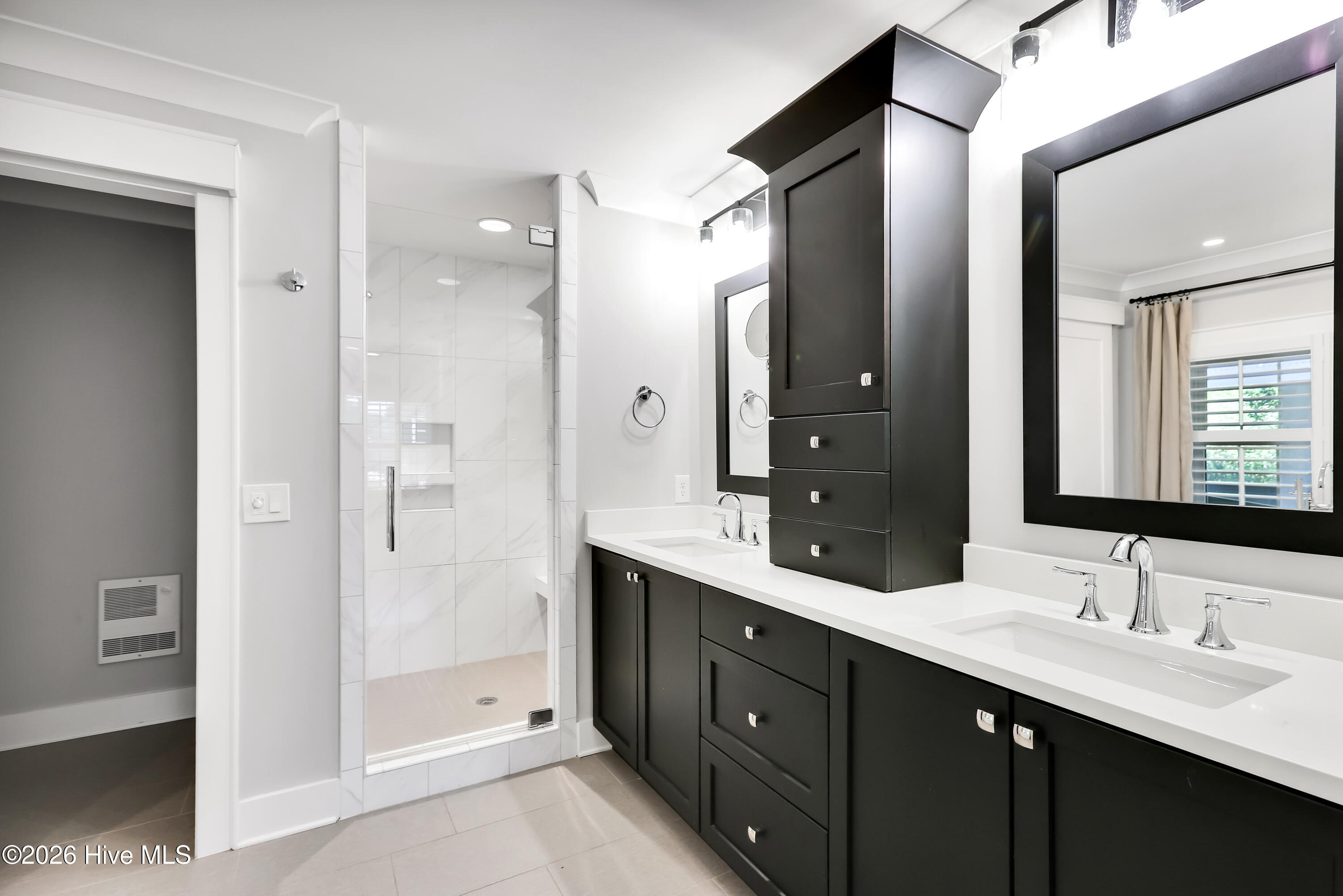 100565189 | Photo 26