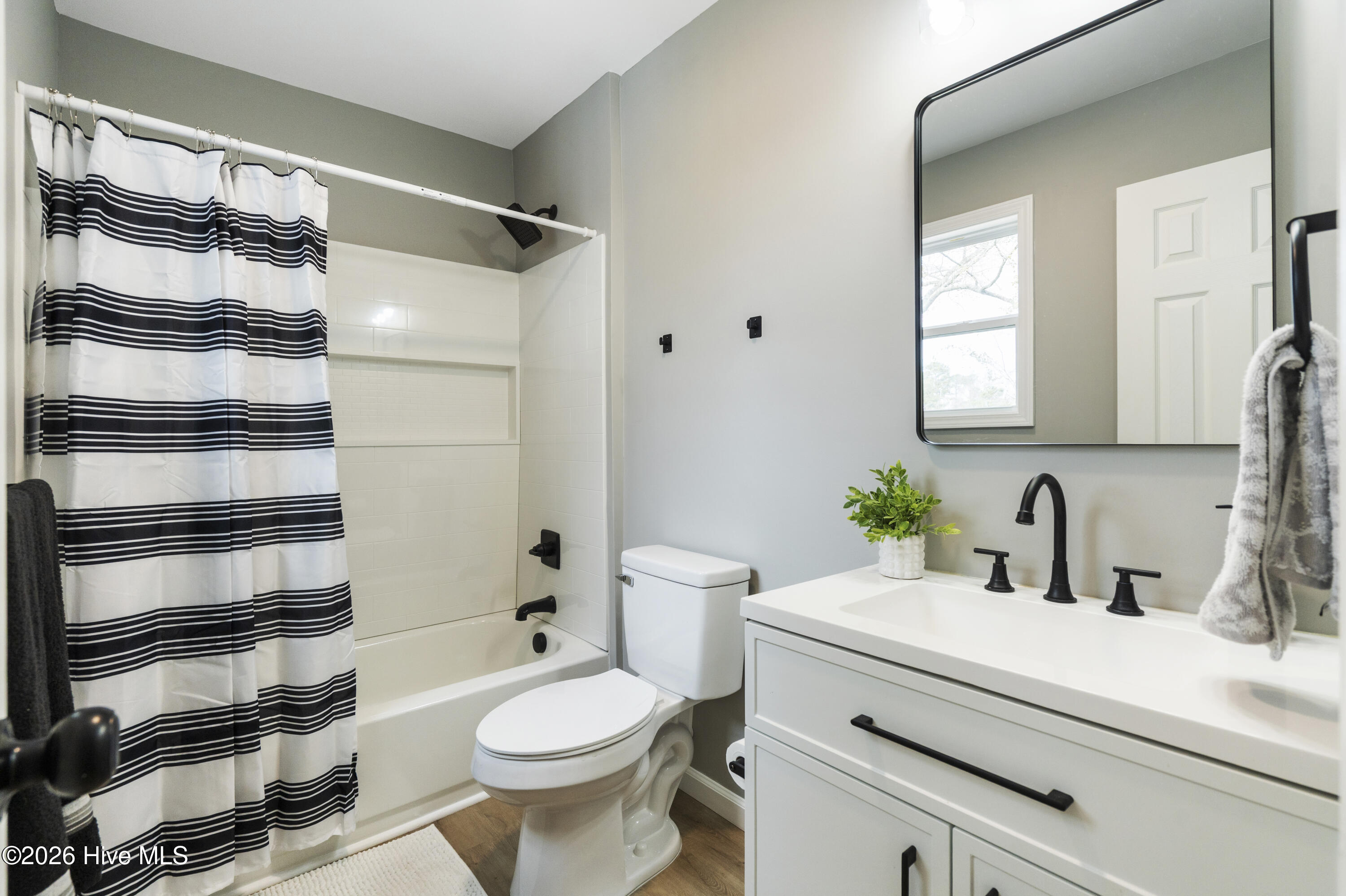 100556703 | Photo 33