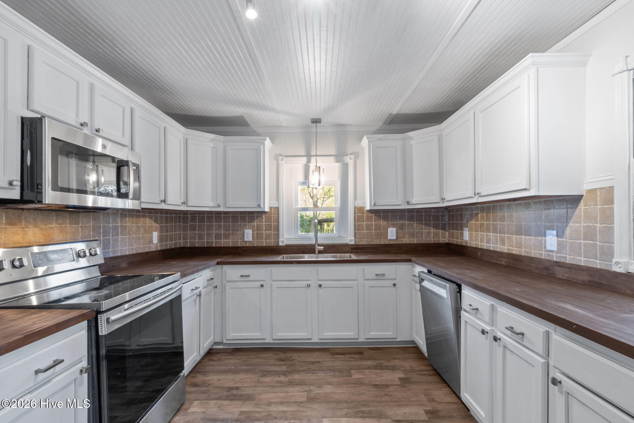 100561705 | Photo 18