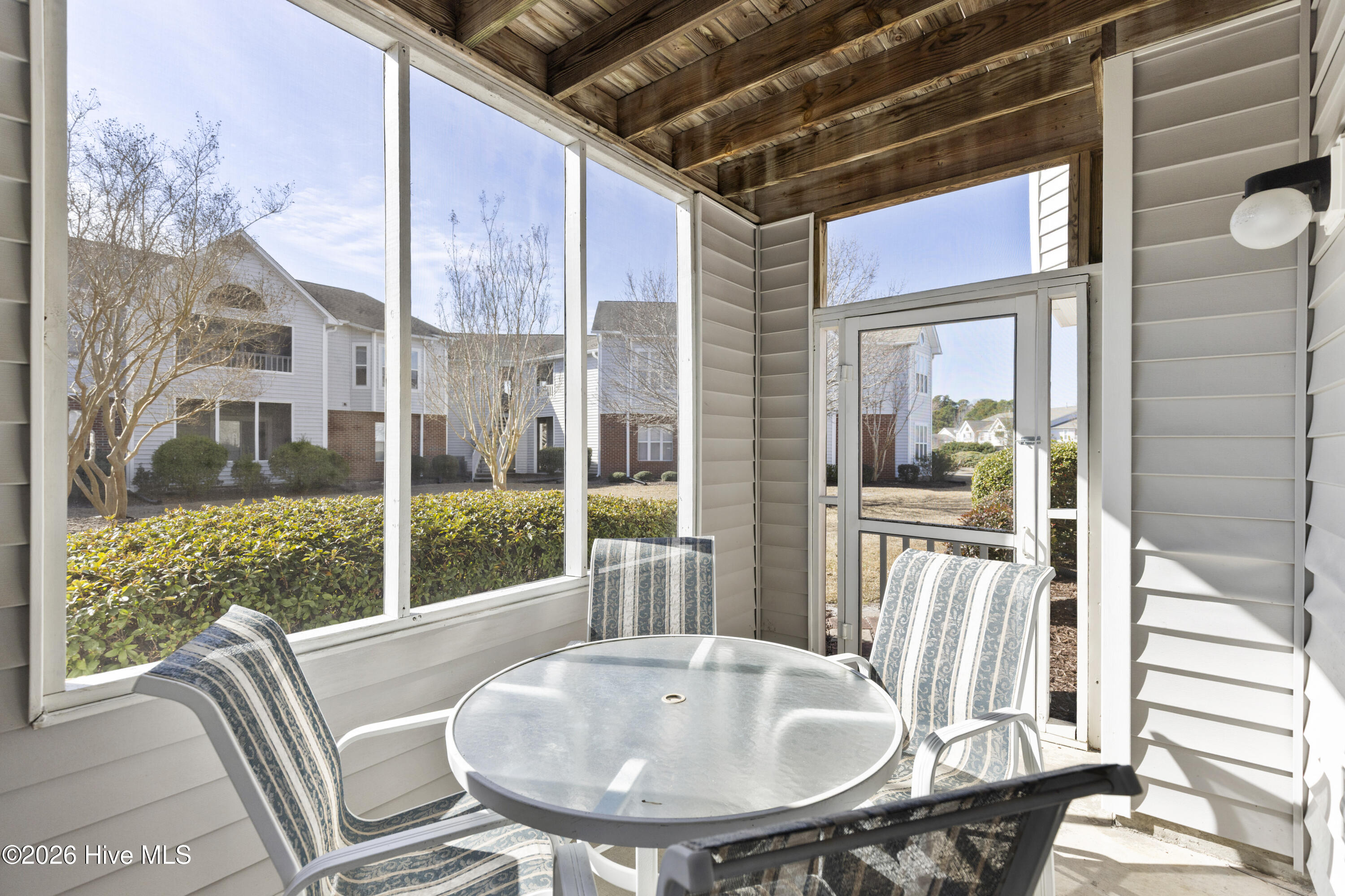 100548408 | Photo 28